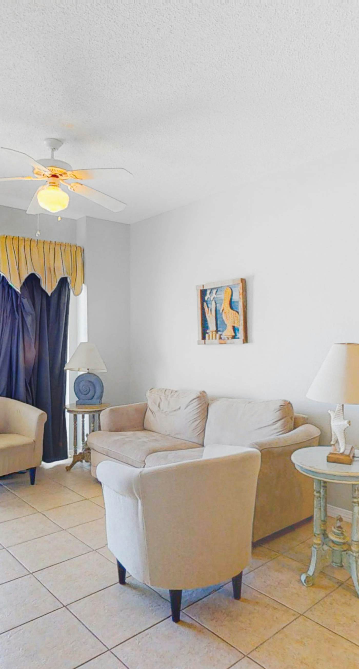 Beachfront Resort Condo Featuring Shared Hot Tub & Pool, Central AC, Free WiFi