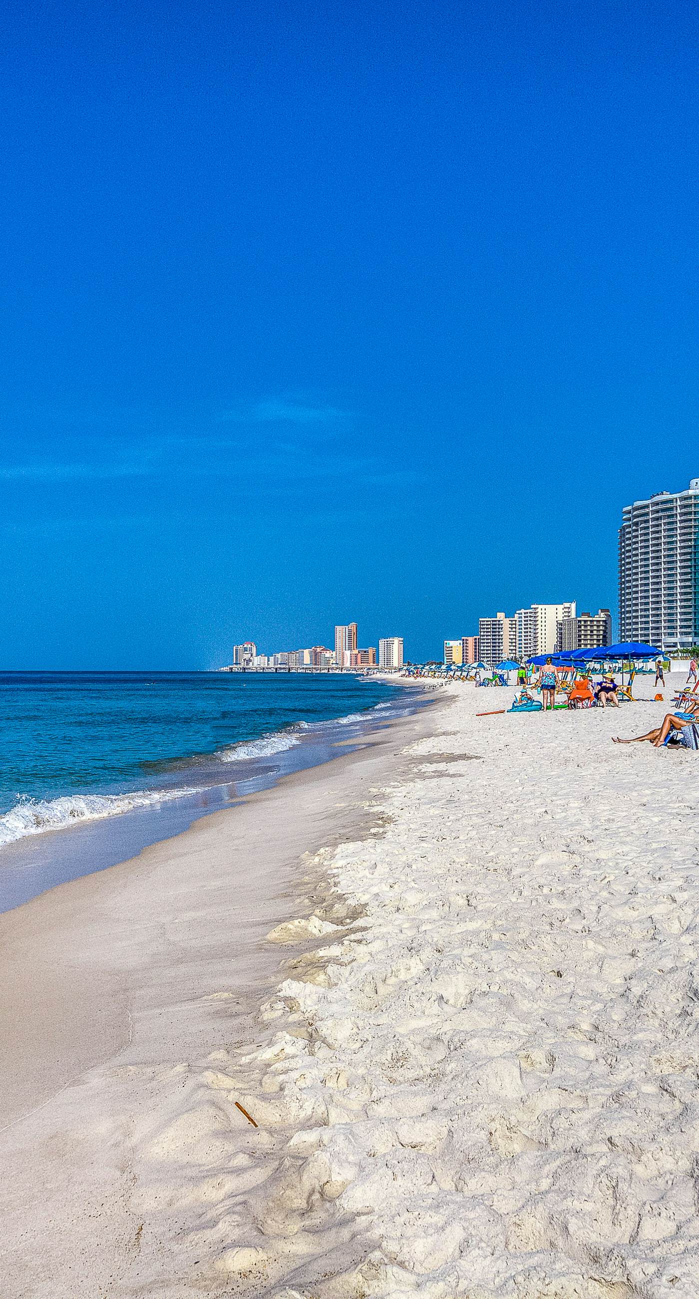 Beachfront Resort Condo Featuring Shared Hot Tub & Pool, Central AC, Free WiFi