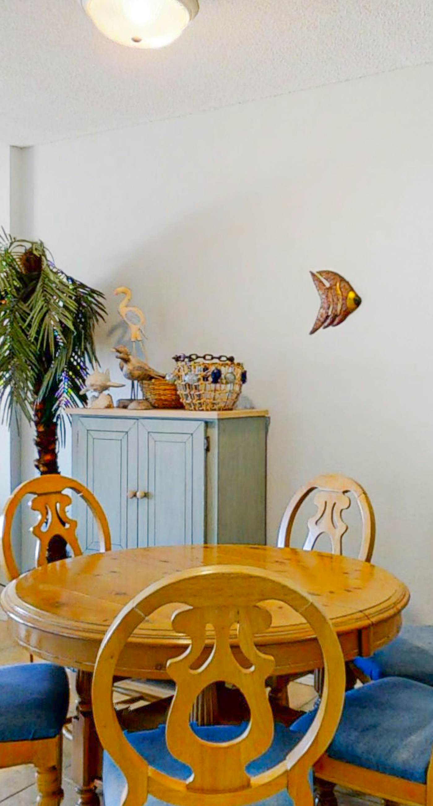 Beachfront Resort Condo Featuring Shared Hot Tub & Pool, Central AC, Free WiFi