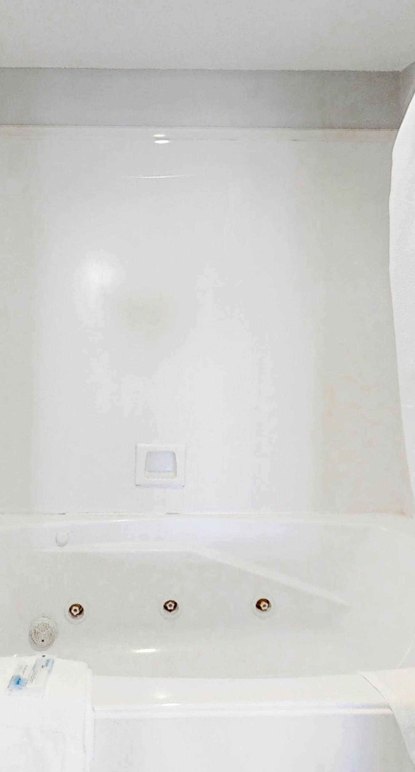 Beachfront Resort Condo Featuring Shared Hot Tub & Pool, Central AC, Free WiFi