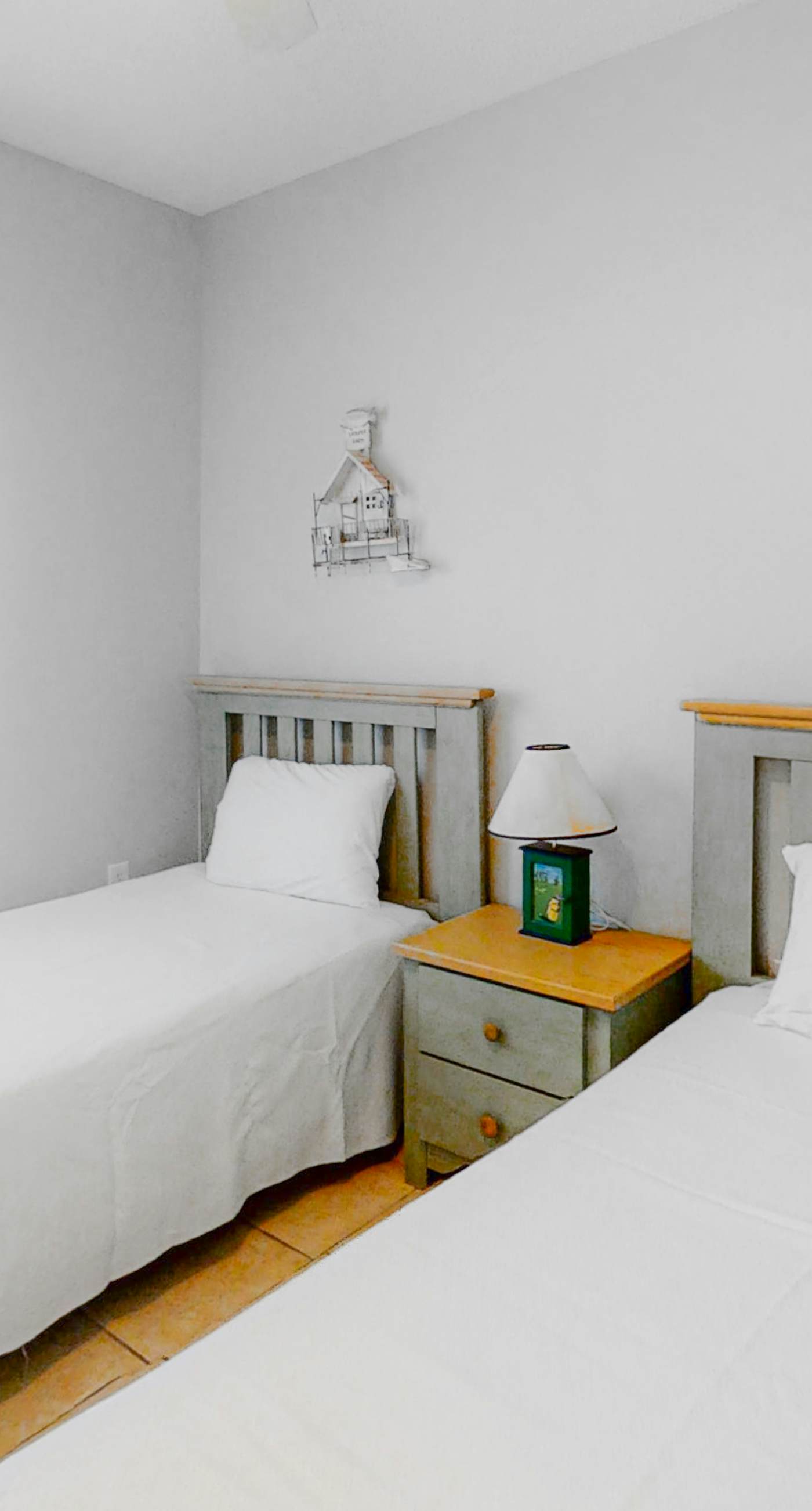 Beachfront Resort Condo Featuring Shared Hot Tub & Pool, Central AC, Free WiFi