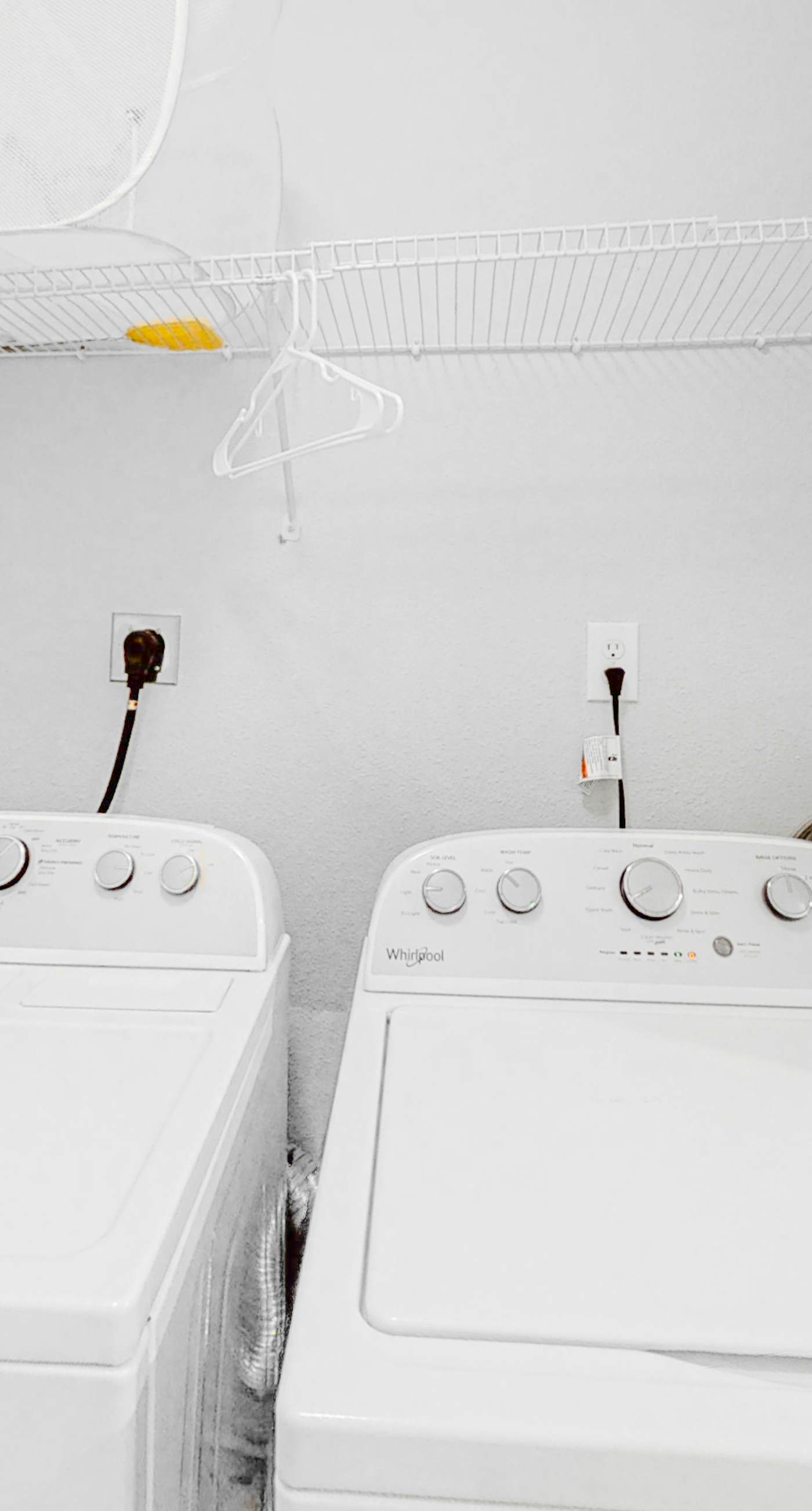 Beachfront Resort Condo Featuring Shared Hot Tub & Pool, Central AC, Free WiFi