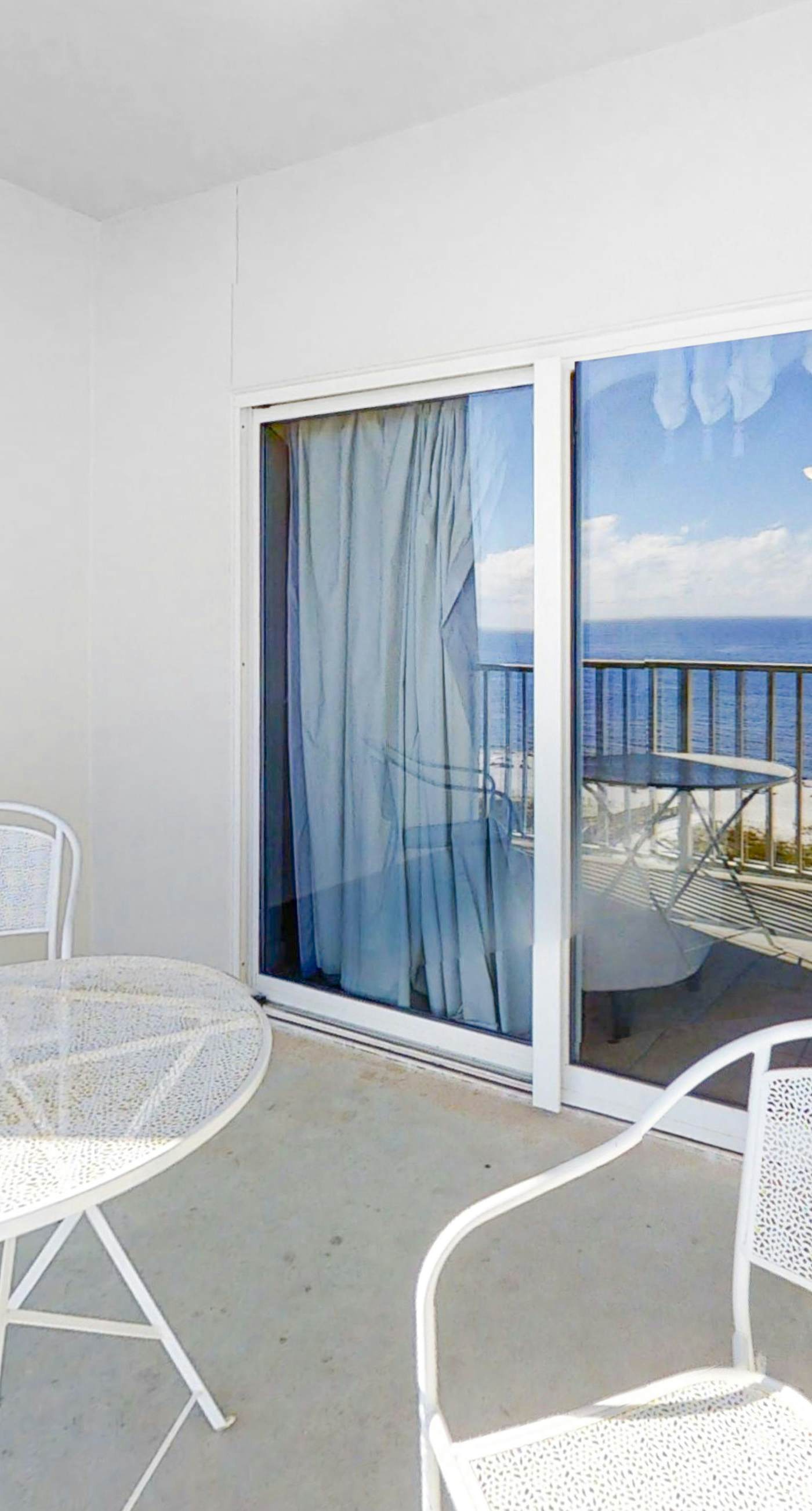 Beachfront Resort Condo Featuring Shared Hot Tub & Pool, Central AC, Free WiFi