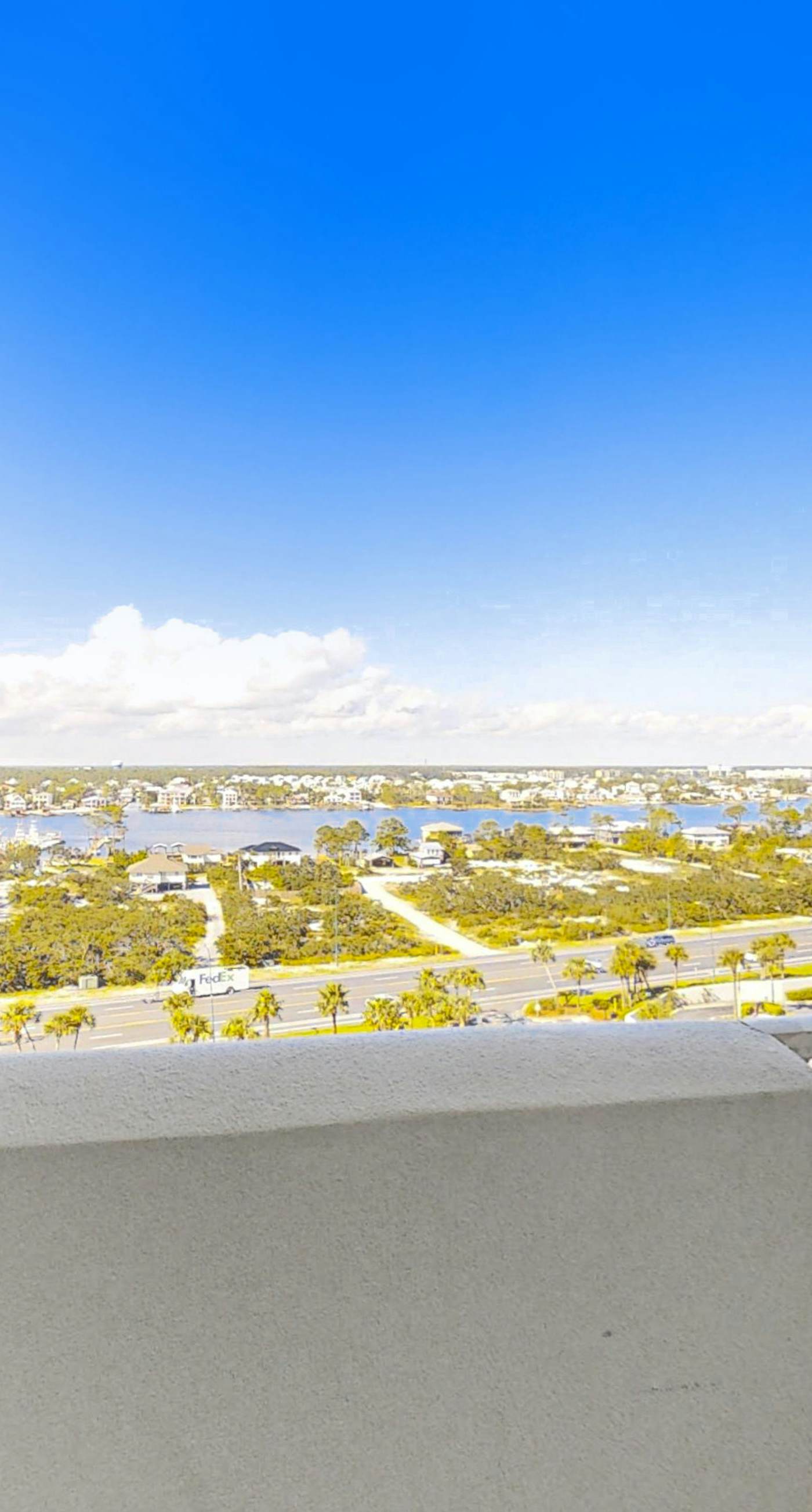 Beachfront Resort Condo Featuring Shared Hot Tub & Pool, Central AC, Free WiFi