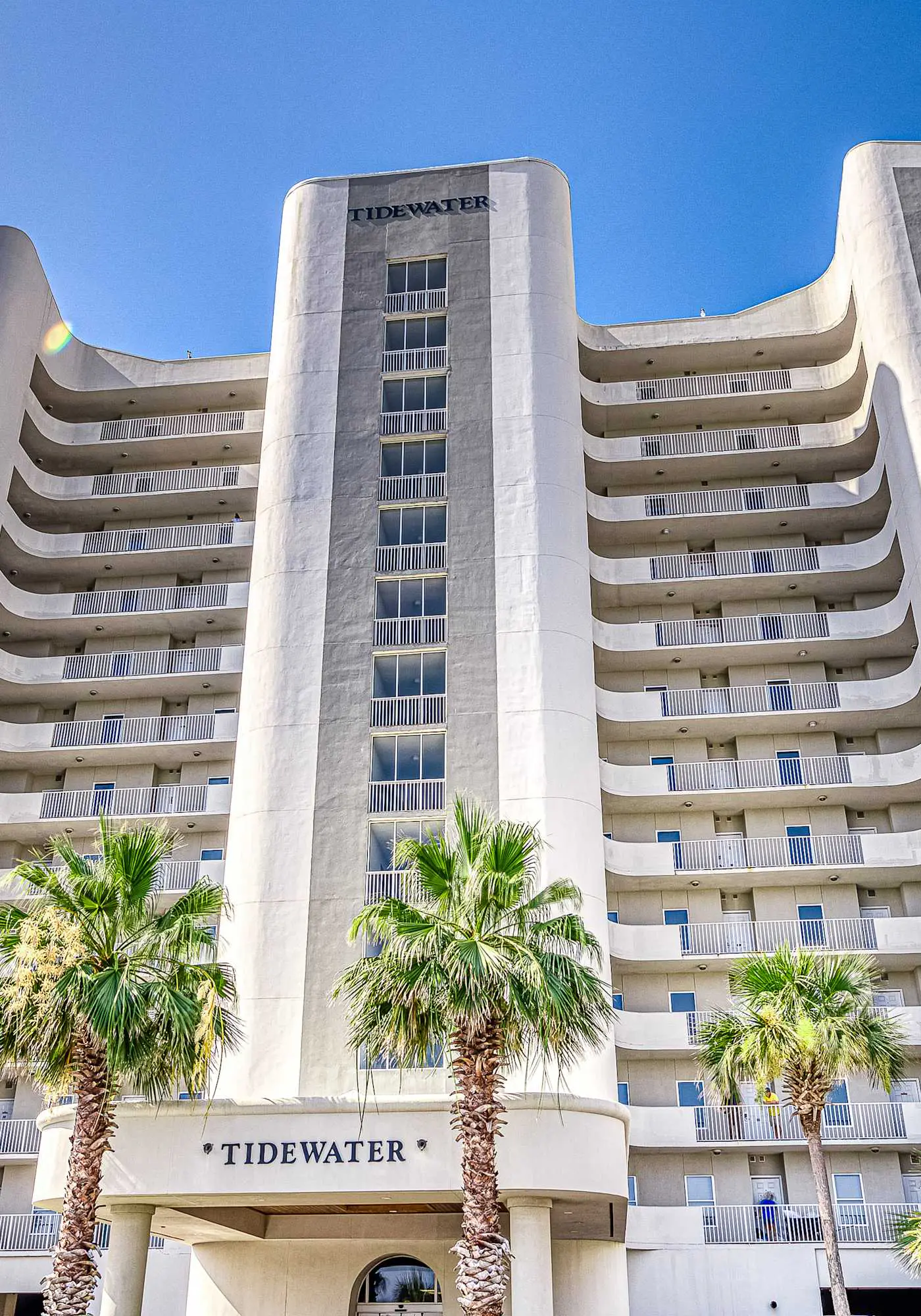 Beachfront Resort Condo Featuring Shared Hot Tub & Pool, Central AC, Free WiFi