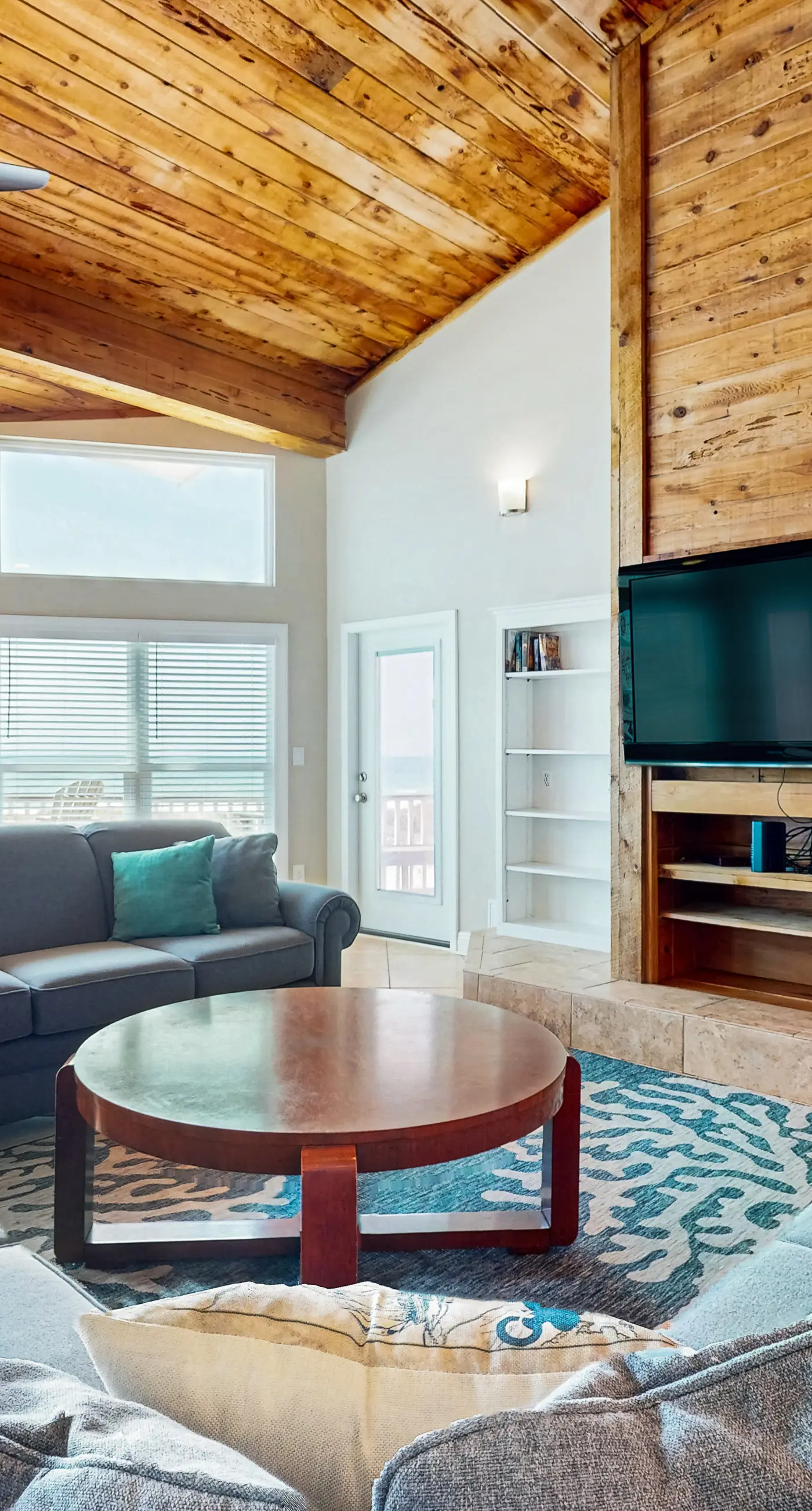 Amazing beachfront oasis with Gulf views, free WiFi, pool, and central AC