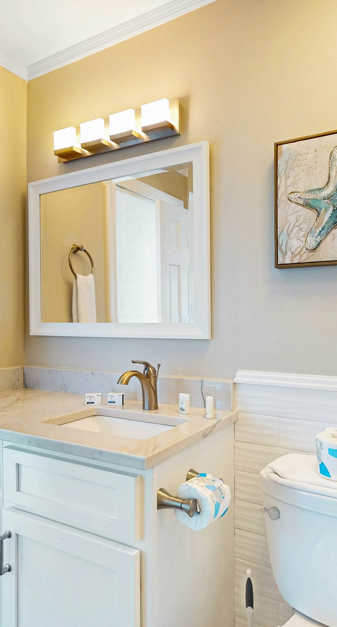 Amazing beachfront oasis with Gulf views, free WiFi, pool, and central AC