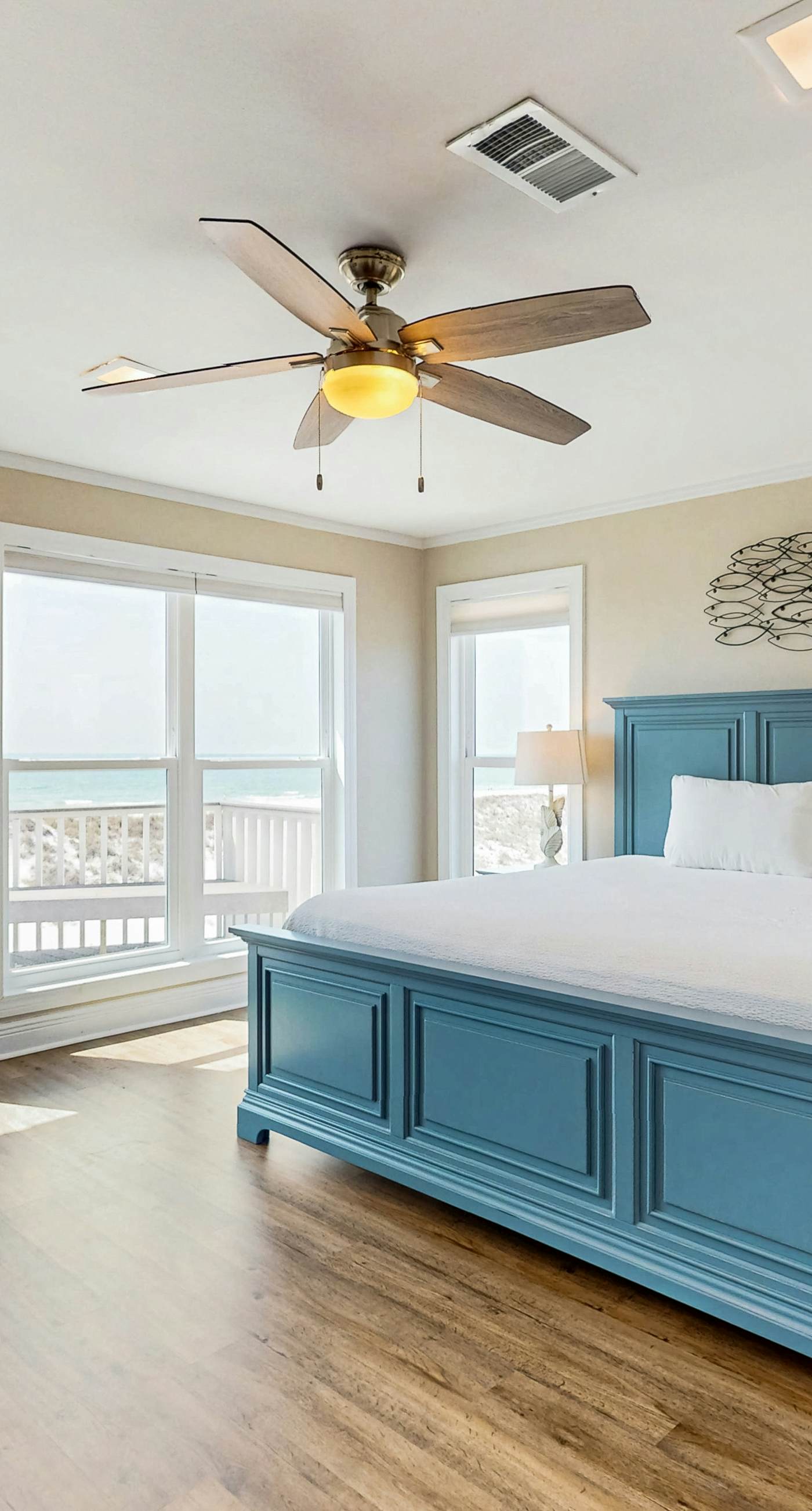 Amazing beachfront oasis with Gulf views, free WiFi, pool, and central AC