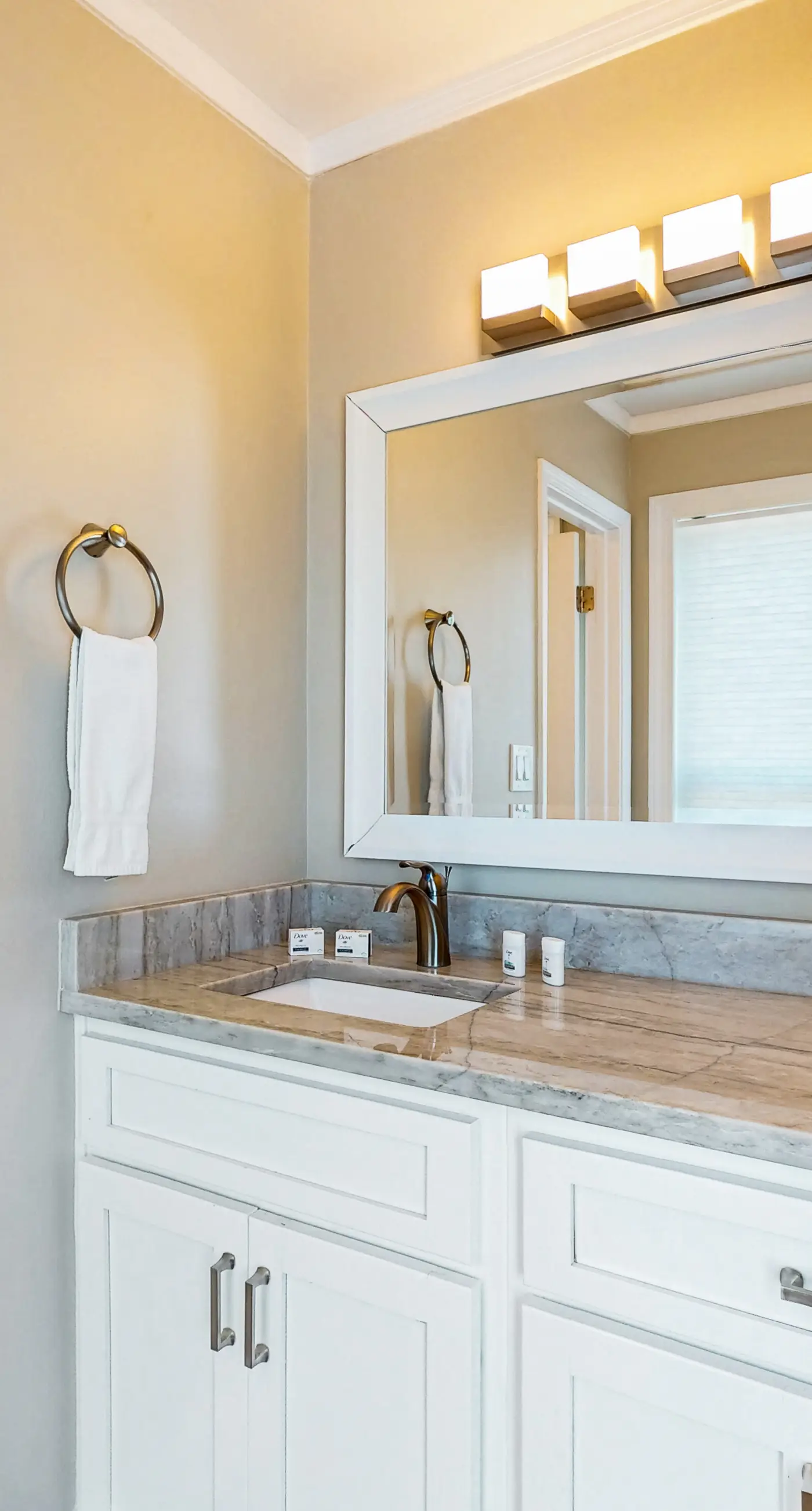 Amazing beachfront oasis with Gulf views, free WiFi, pool, and central AC