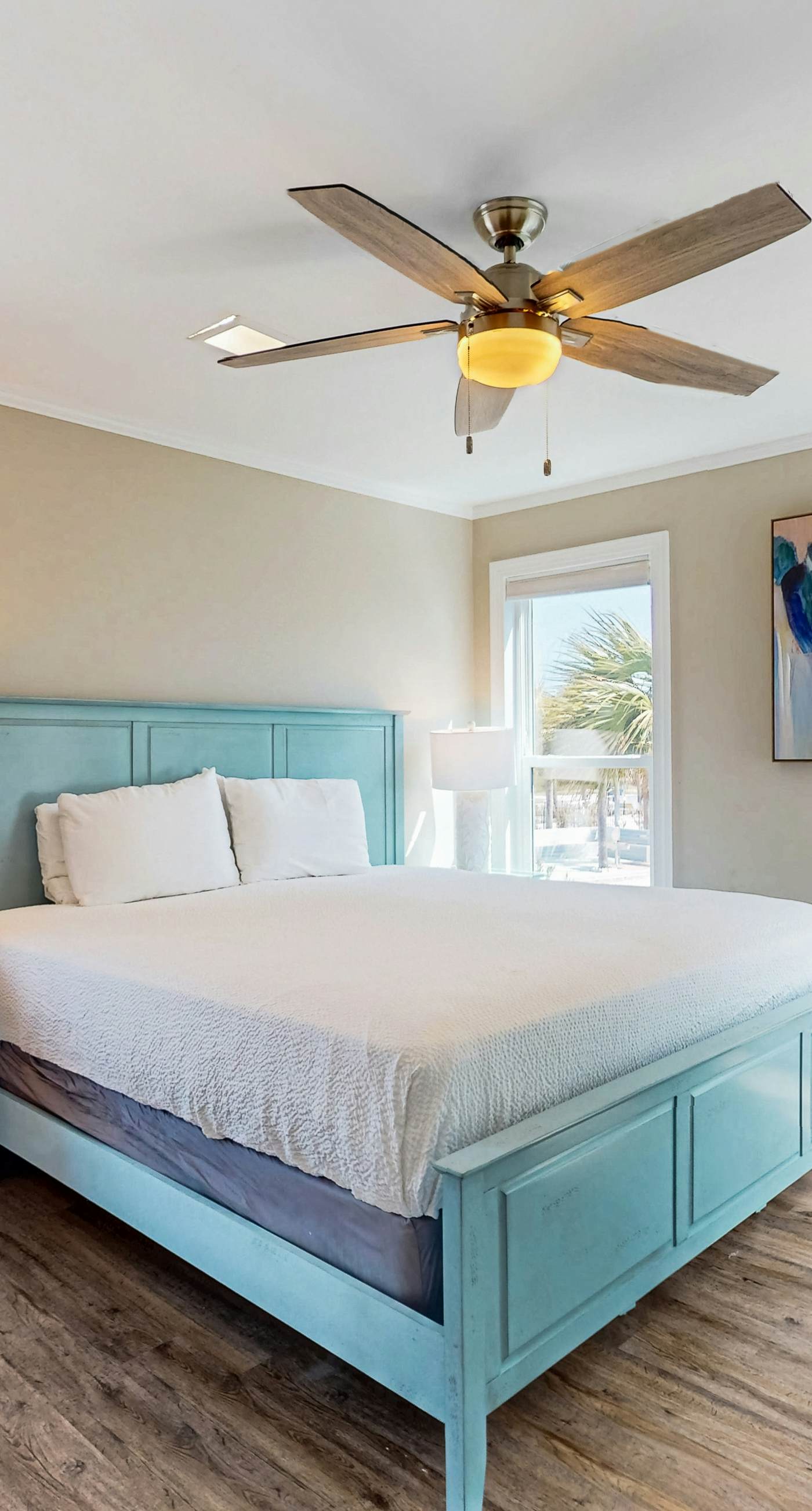 Amazing beachfront oasis with Gulf views, free WiFi, pool, and central AC