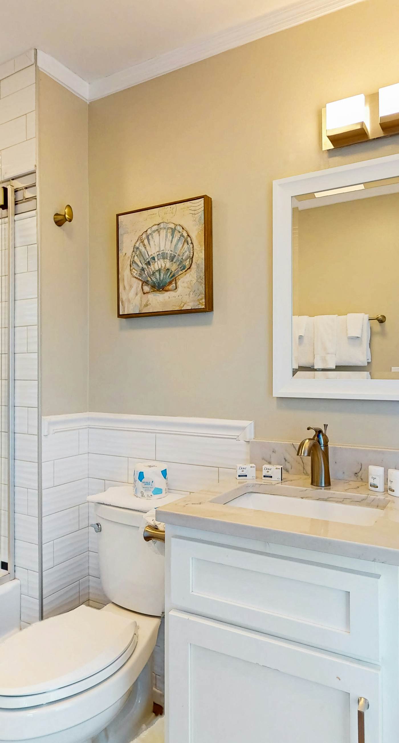 Amazing beachfront oasis with Gulf views, free WiFi, pool, and central AC