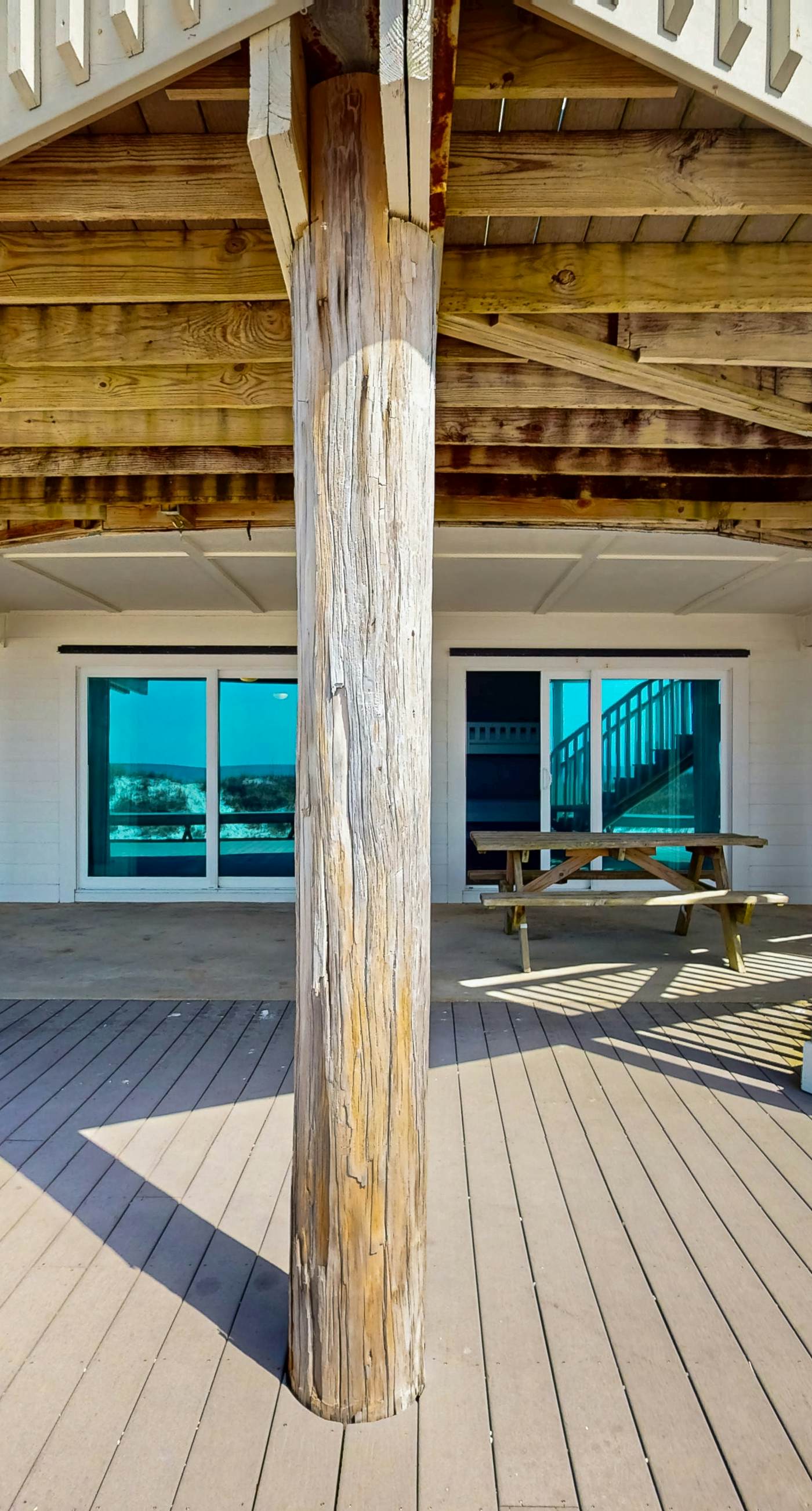 Amazing beachfront oasis with Gulf views, free WiFi, pool, and central AC