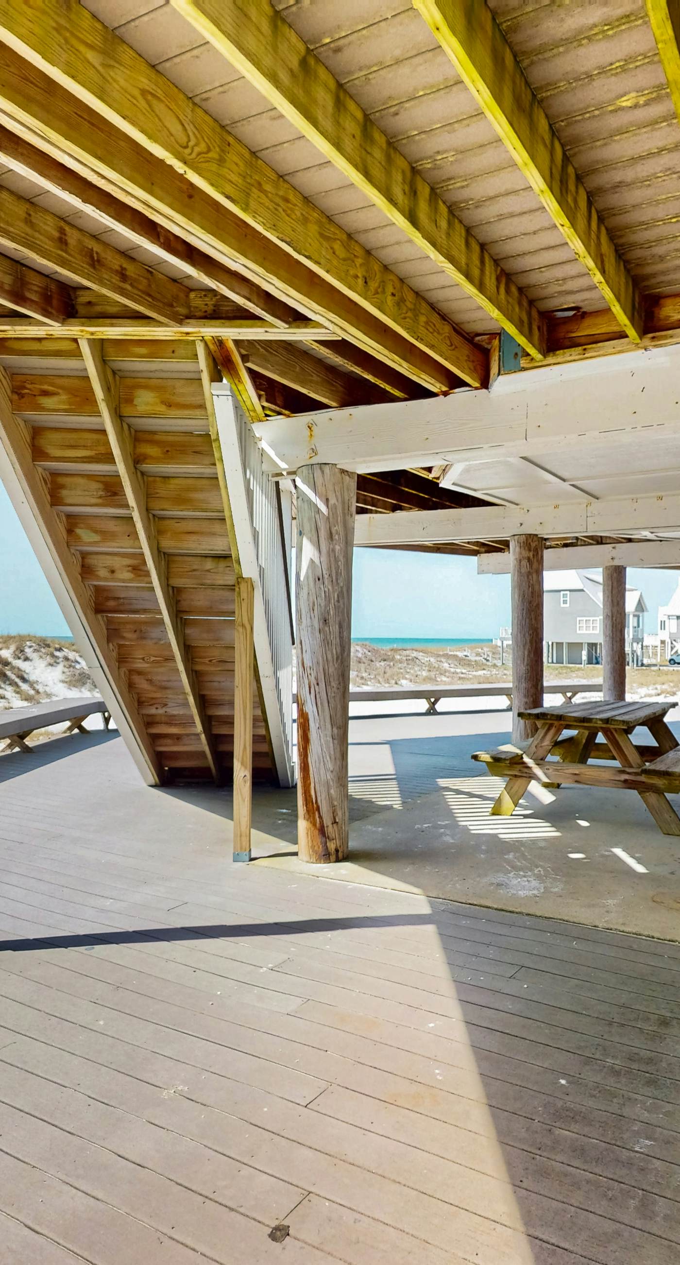 Amazing beachfront oasis with Gulf views, free WiFi, pool, and central AC