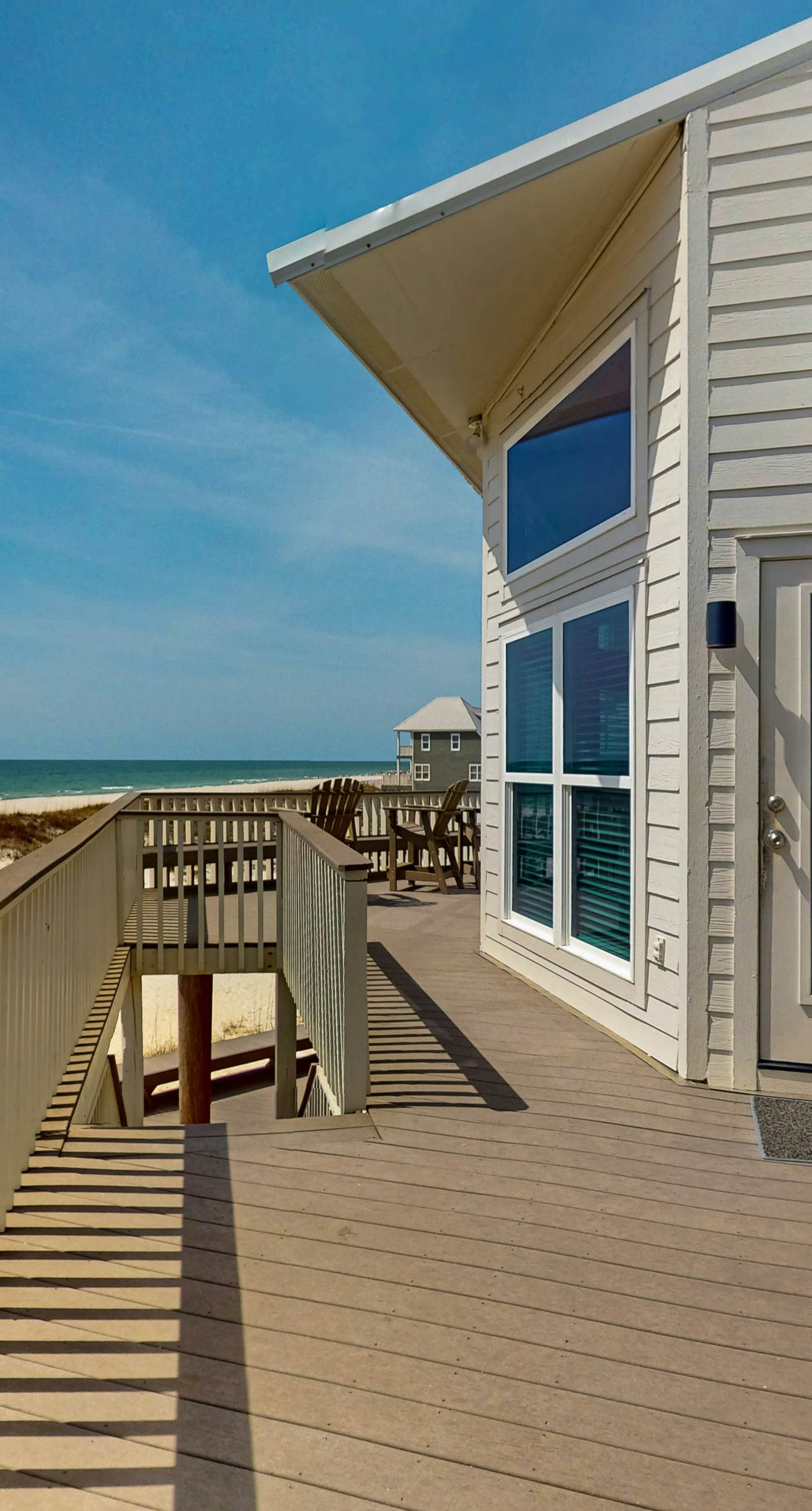 Amazing beachfront oasis with Gulf views, free WiFi, pool, and central AC