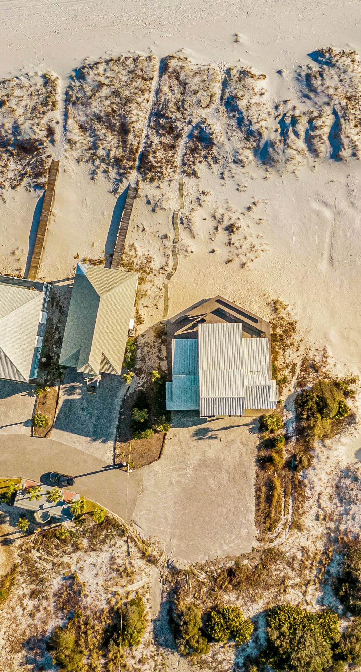 Amazing beachfront oasis with Gulf views, free WiFi, pool, and central AC