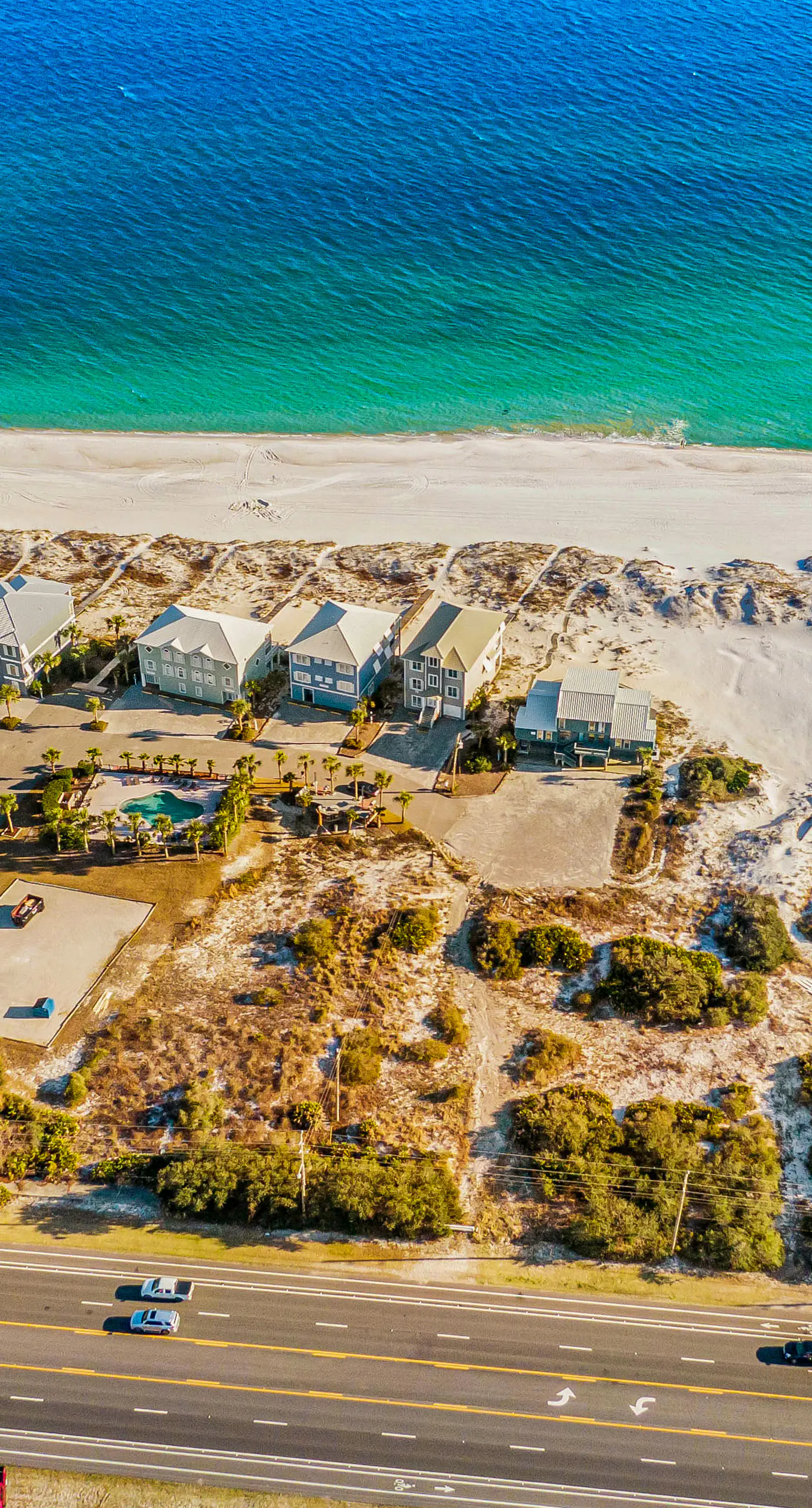 Amazing beachfront oasis with Gulf views, free WiFi, pool, and central AC