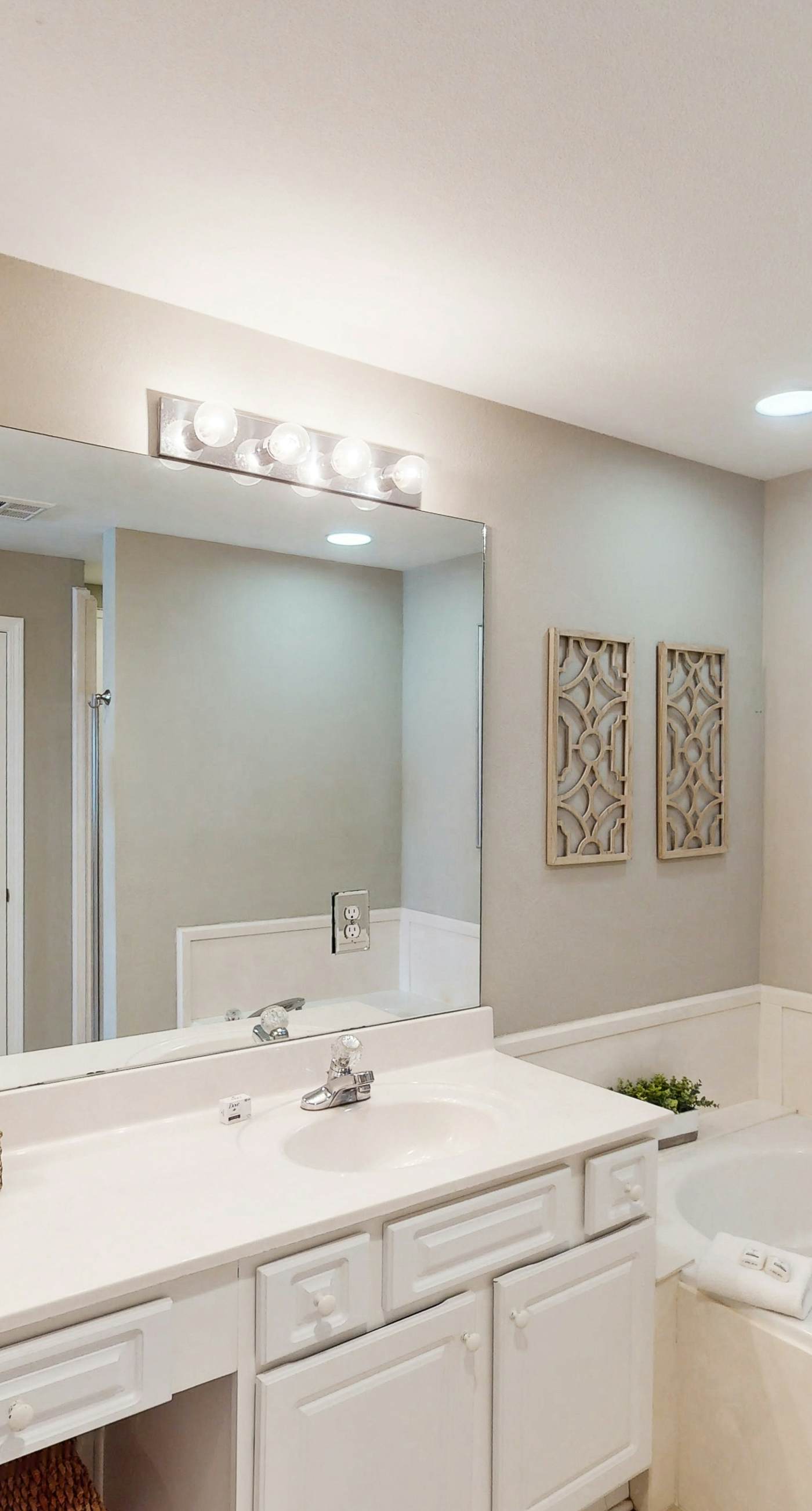 Beachfront at Marlin Key, Dazzling Views, Pool & Private Boardwalk to Sand