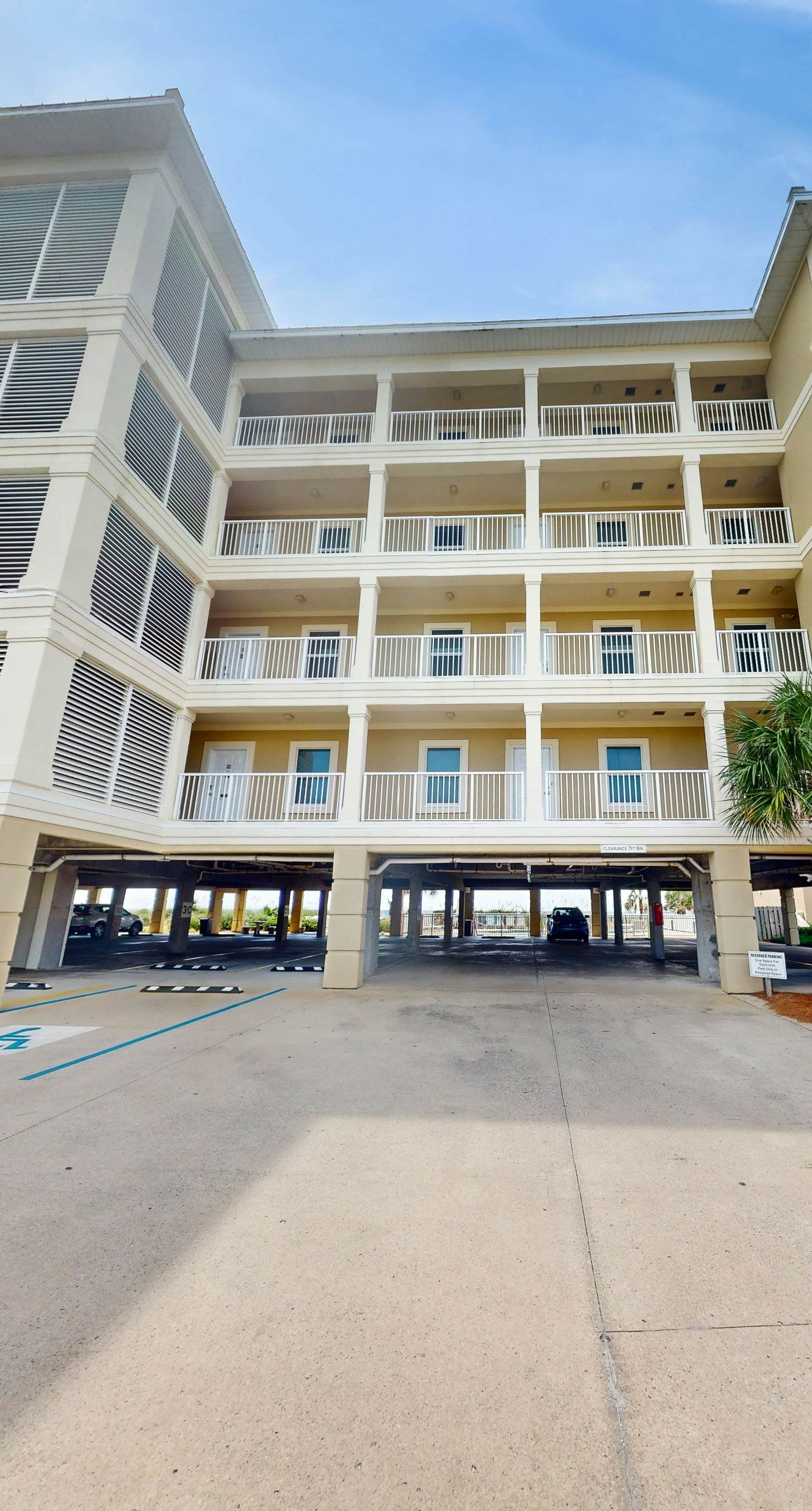 Beachfront at Marlin Key, Dazzling Views, Pool & Private Boardwalk to Sand