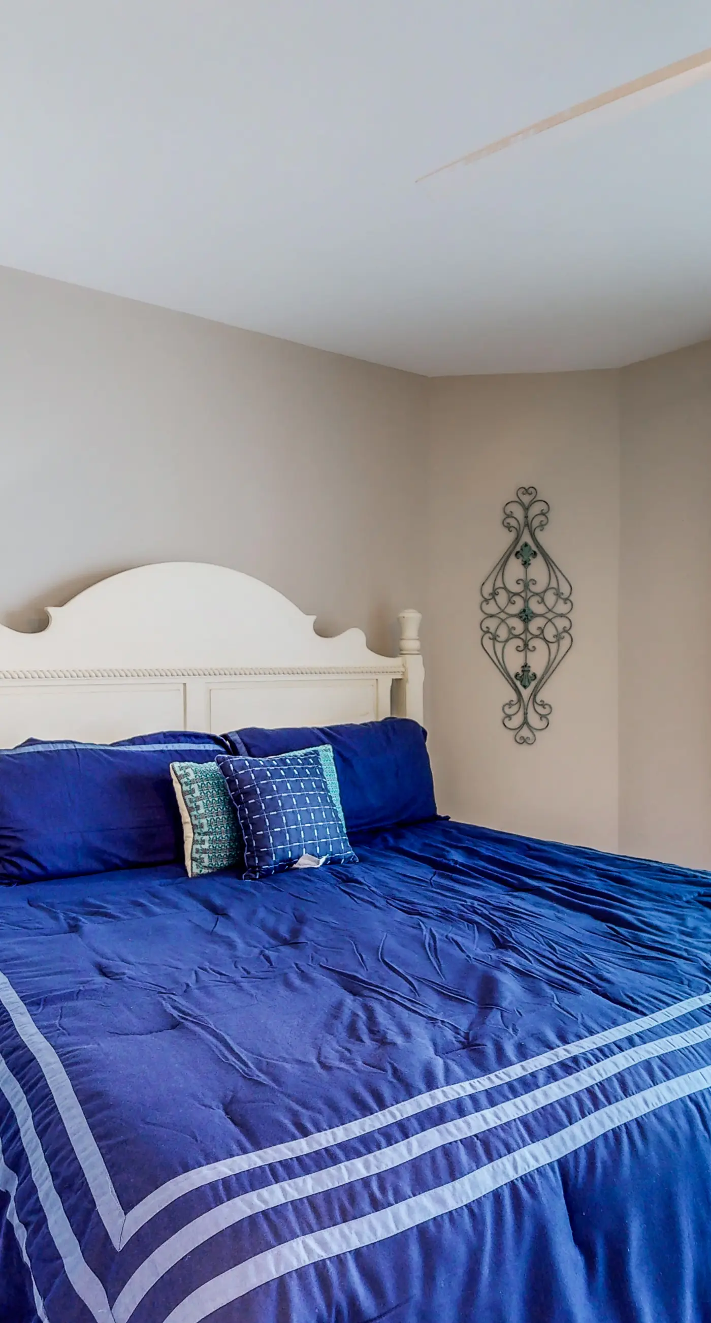Beachfront corner condo with Gulf-view balcony, pool & beach access
