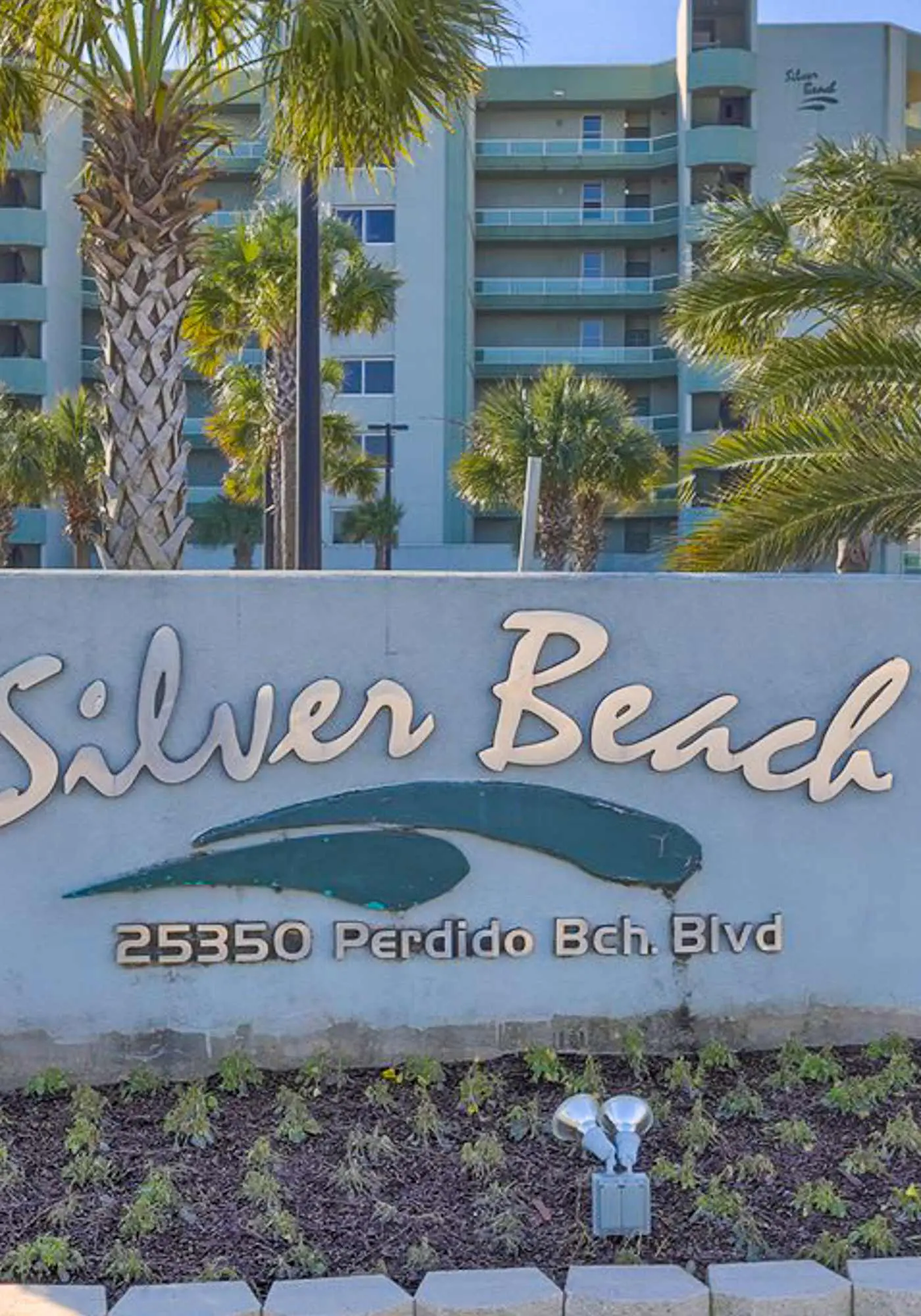 Beachfront corner condo with Gulf-view balcony, pool & beach access