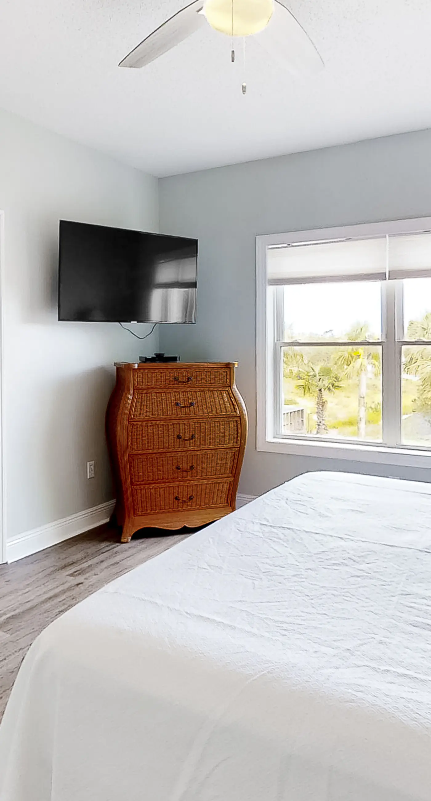 Spacious beachfront home with large balconies & pool access