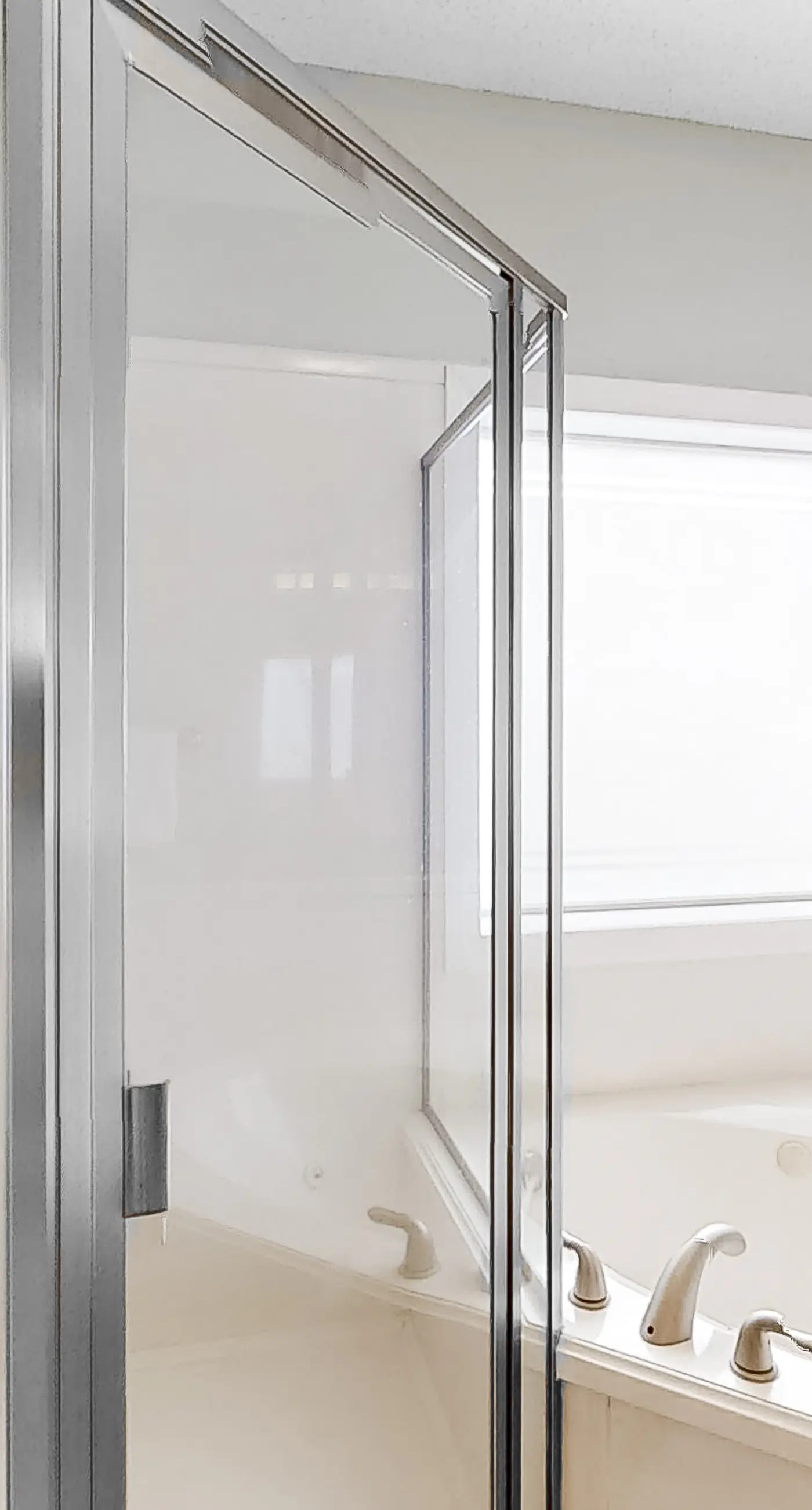 Spacious beachfront home with large balconies & pool access