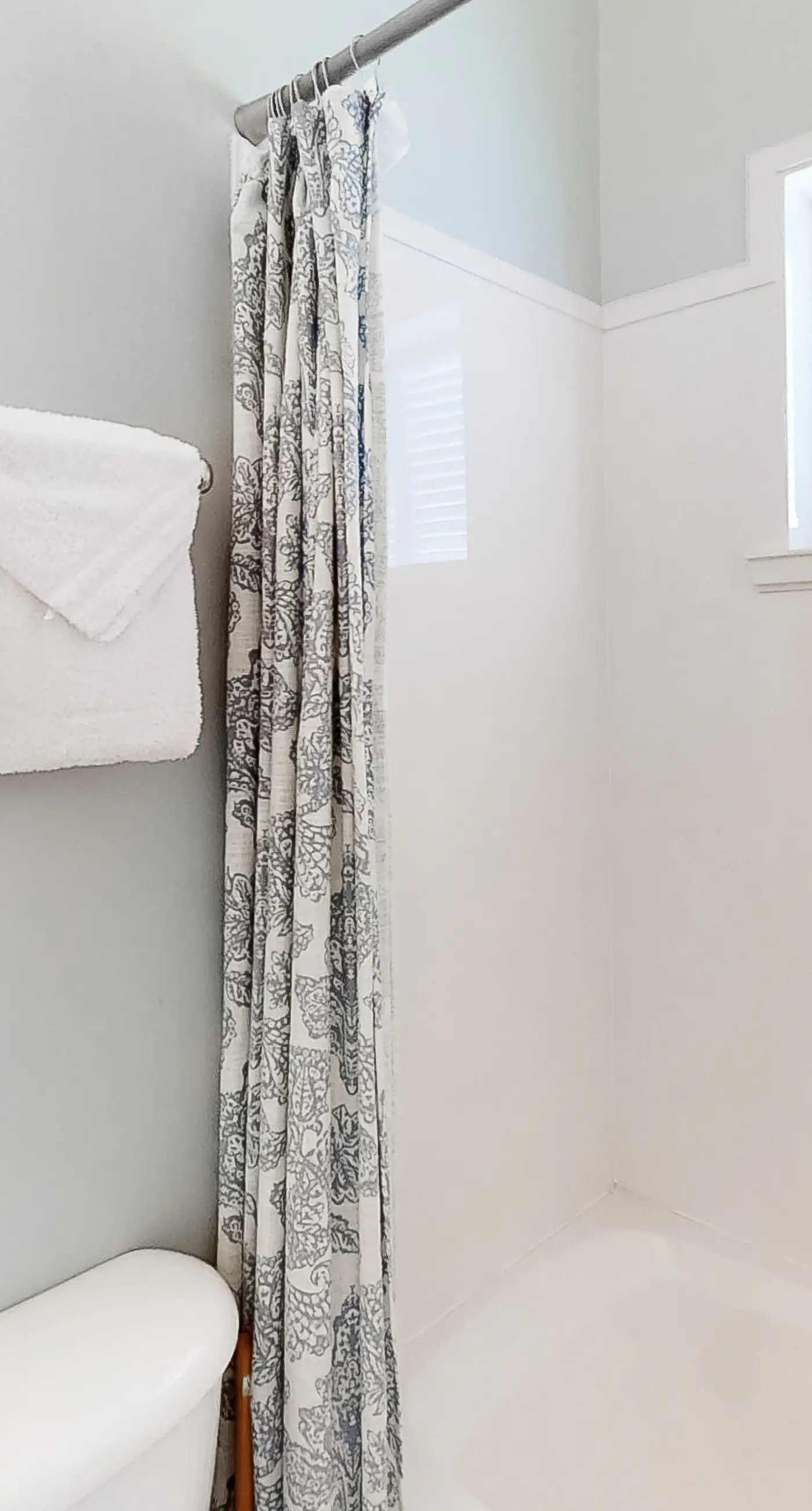 Spacious beachfront home with large balconies & pool access