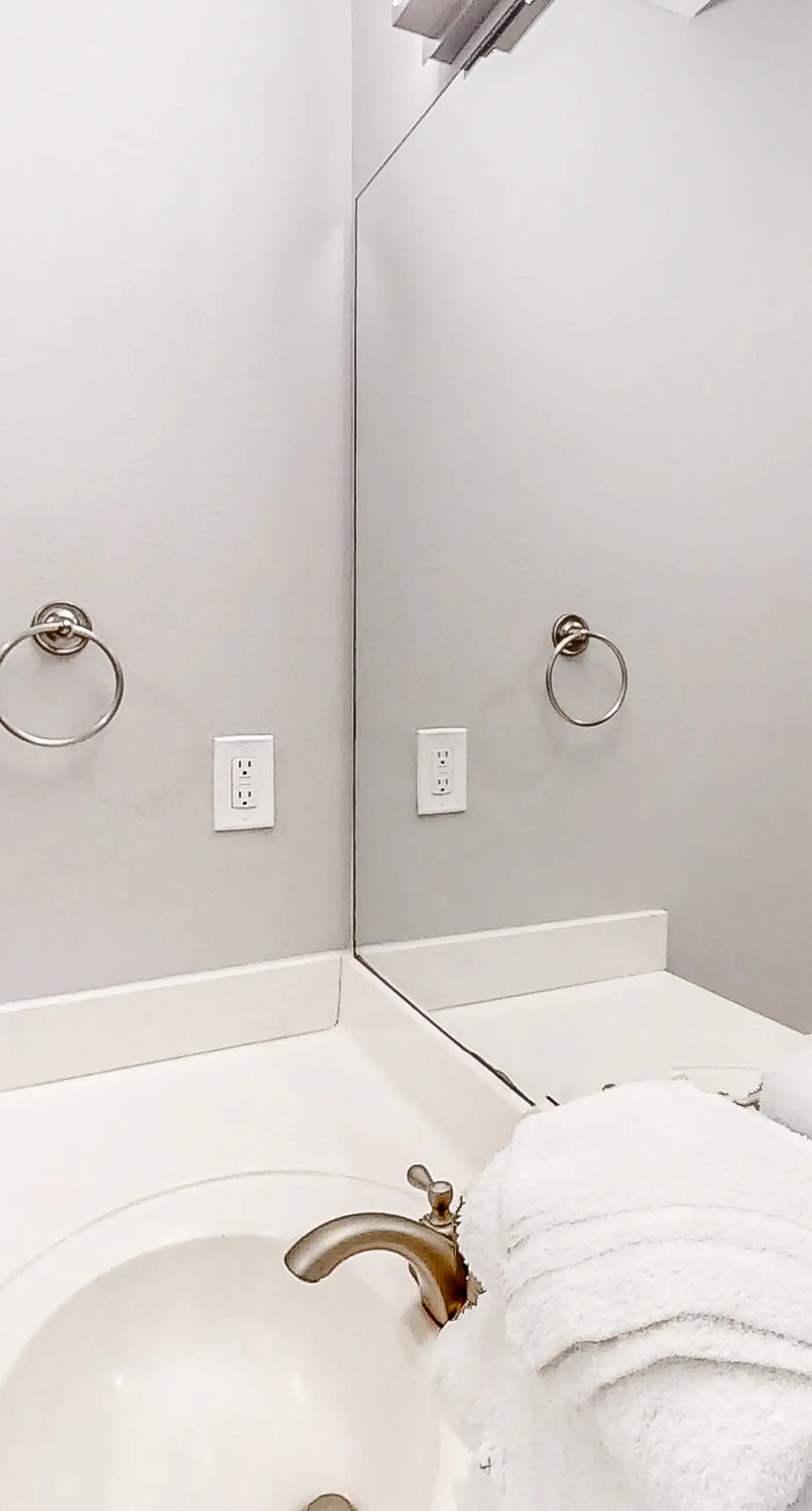 Spacious beachfront home with large balconies & pool access