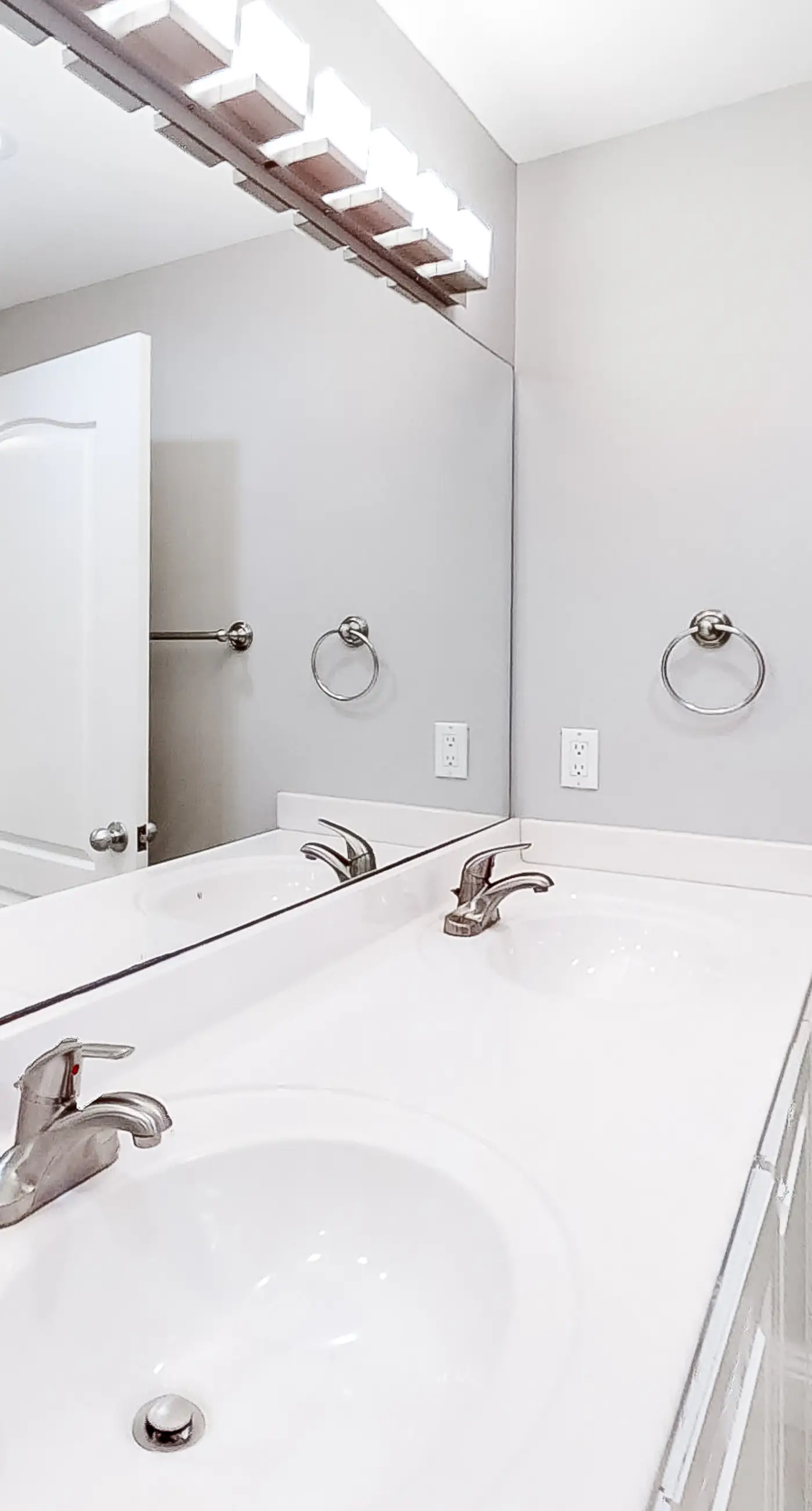 Spacious beachfront home with large balconies & pool access