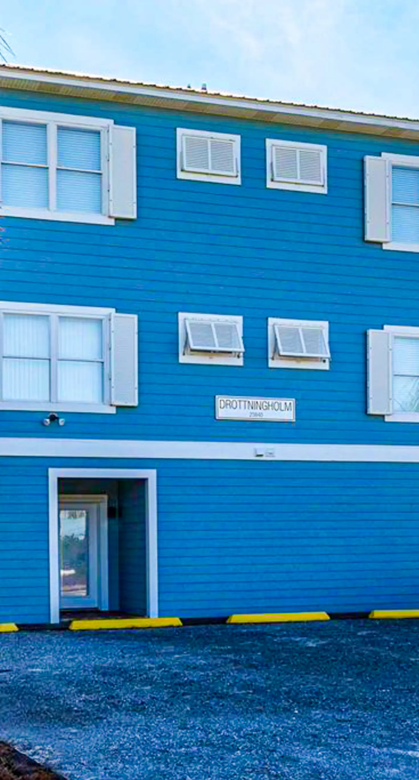 Spacious beachfront home with large balconies & pool access