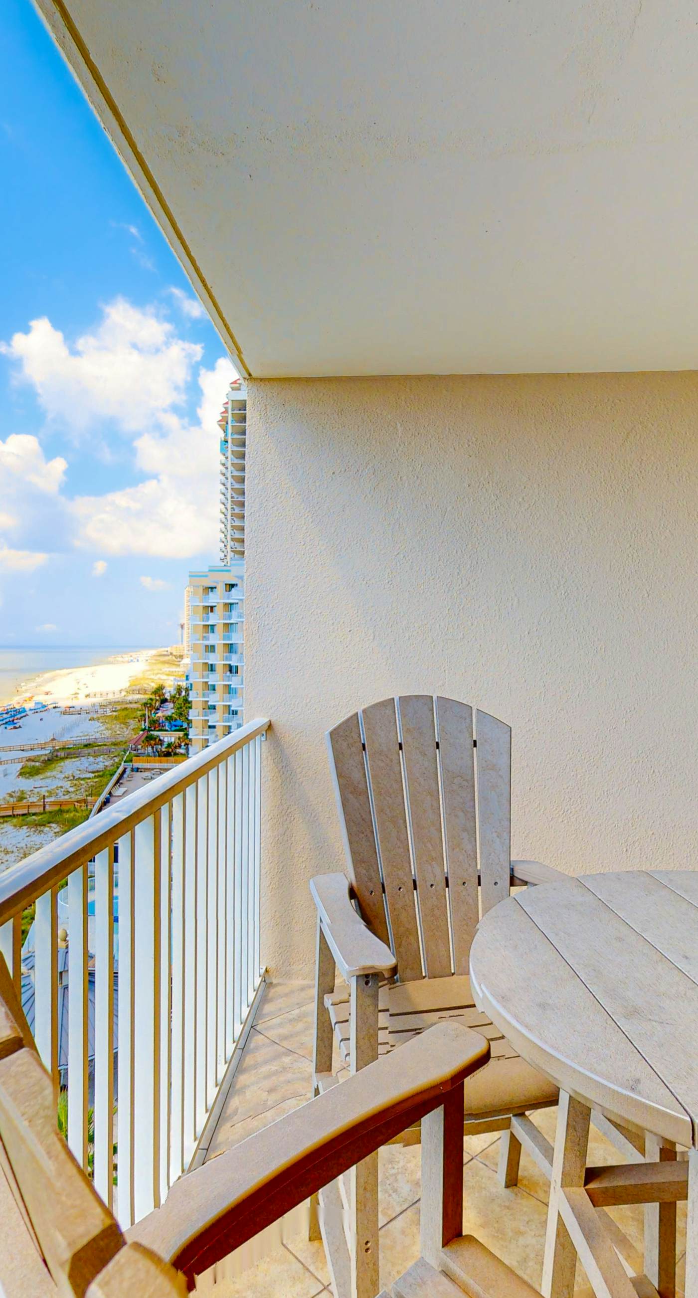 Gulf-front condo with beach access, private balcony, hot tub, pools & BBQ