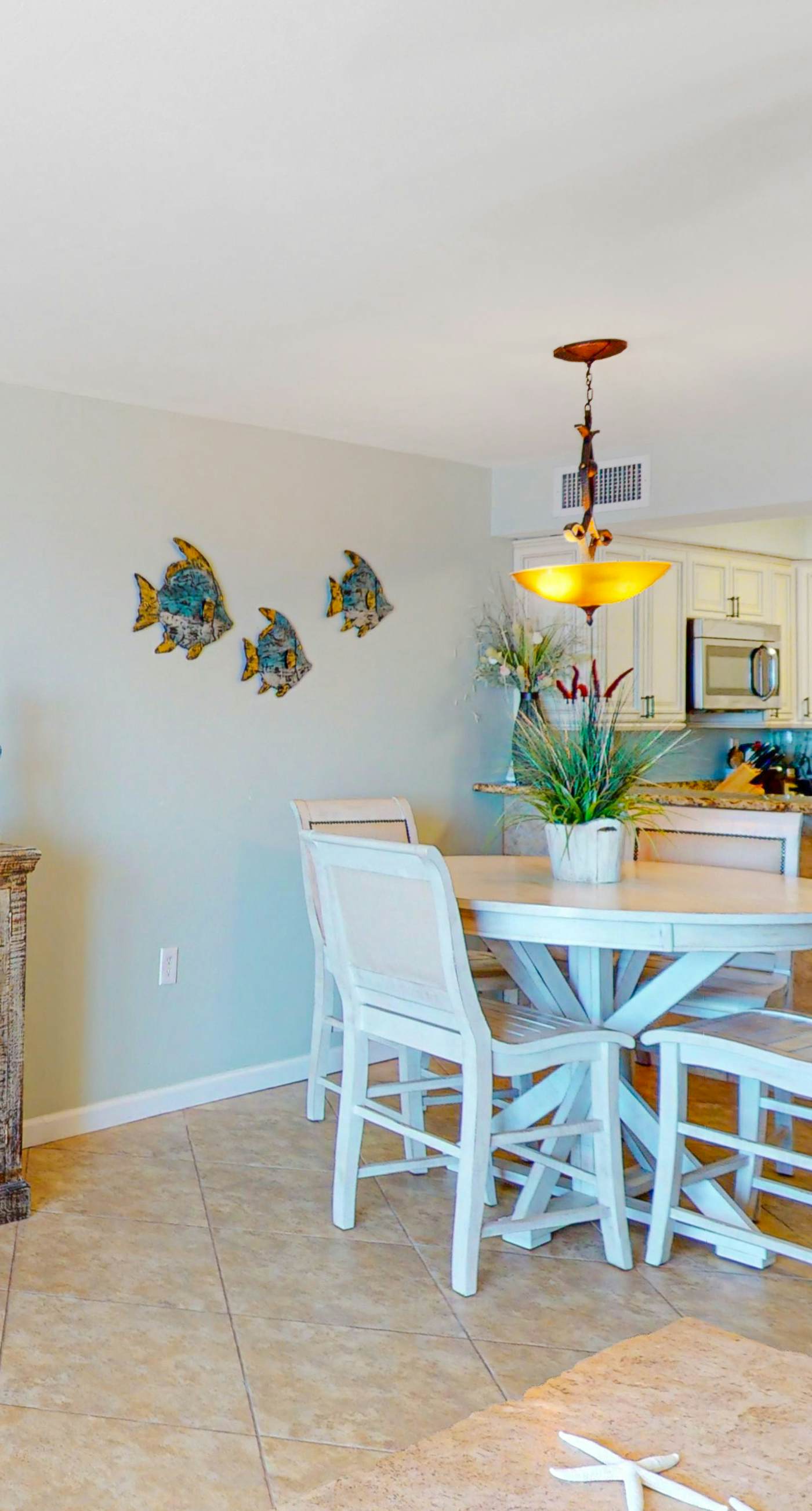 Gulf-front condo with beach access, private balcony, hot tub, pools & BBQ