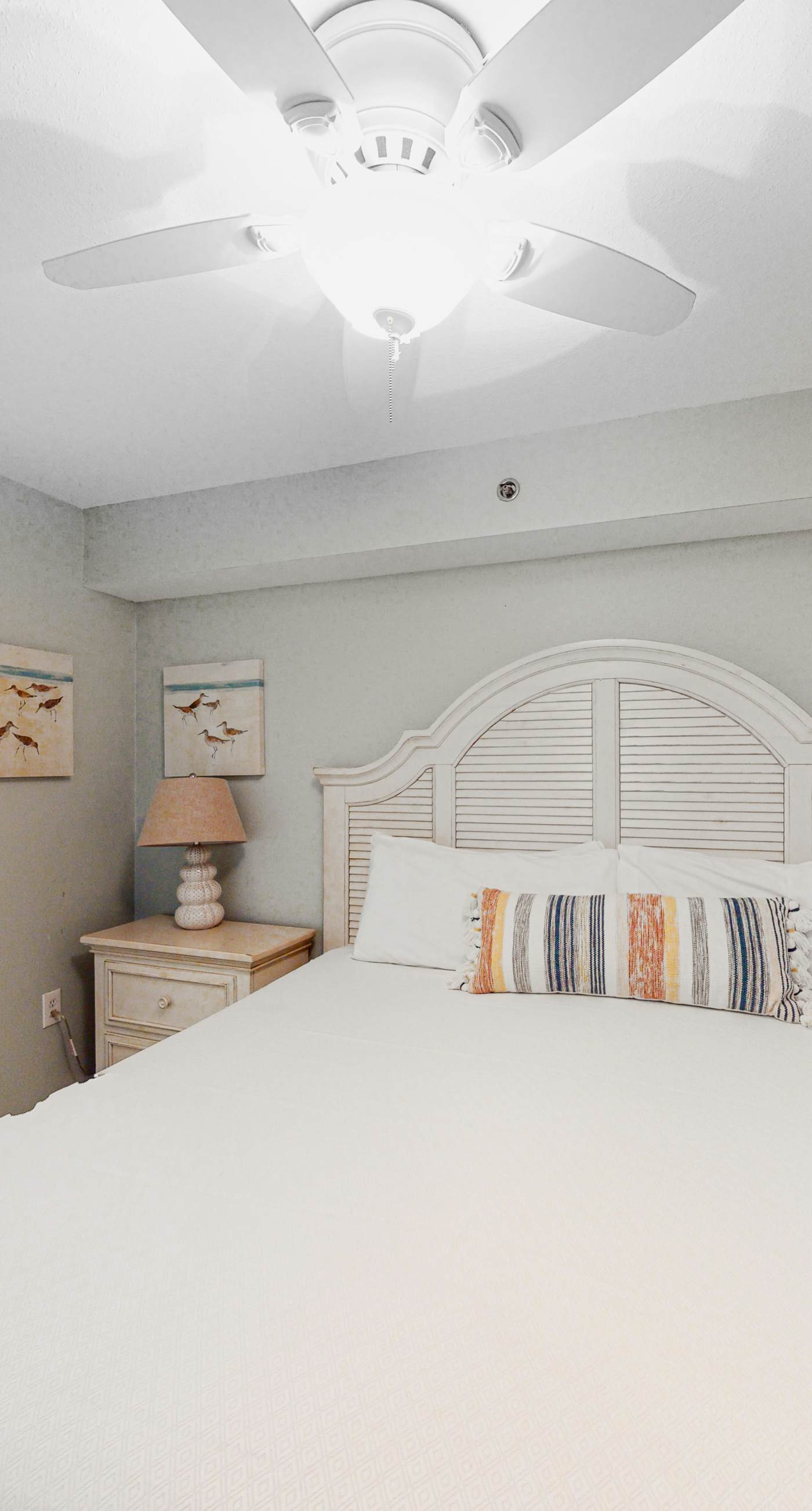 Gulf-front condo with beach access, private balcony, hot tub, pools & BBQ