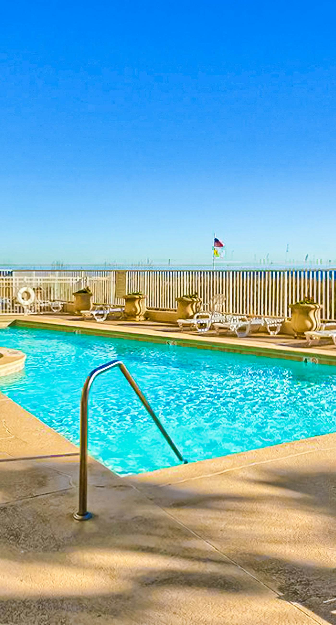 Gulf-front condo with beach access, private balcony, hot tub, pools & BBQ