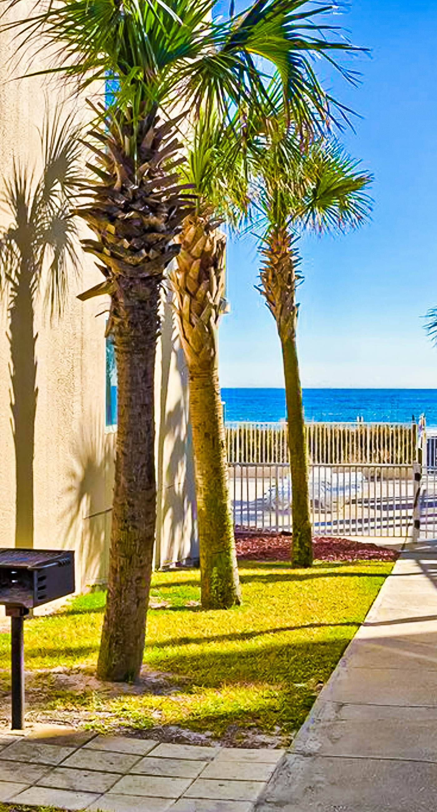 Gulf-front condo with beach access, private balcony, hot tub, pools & BBQ