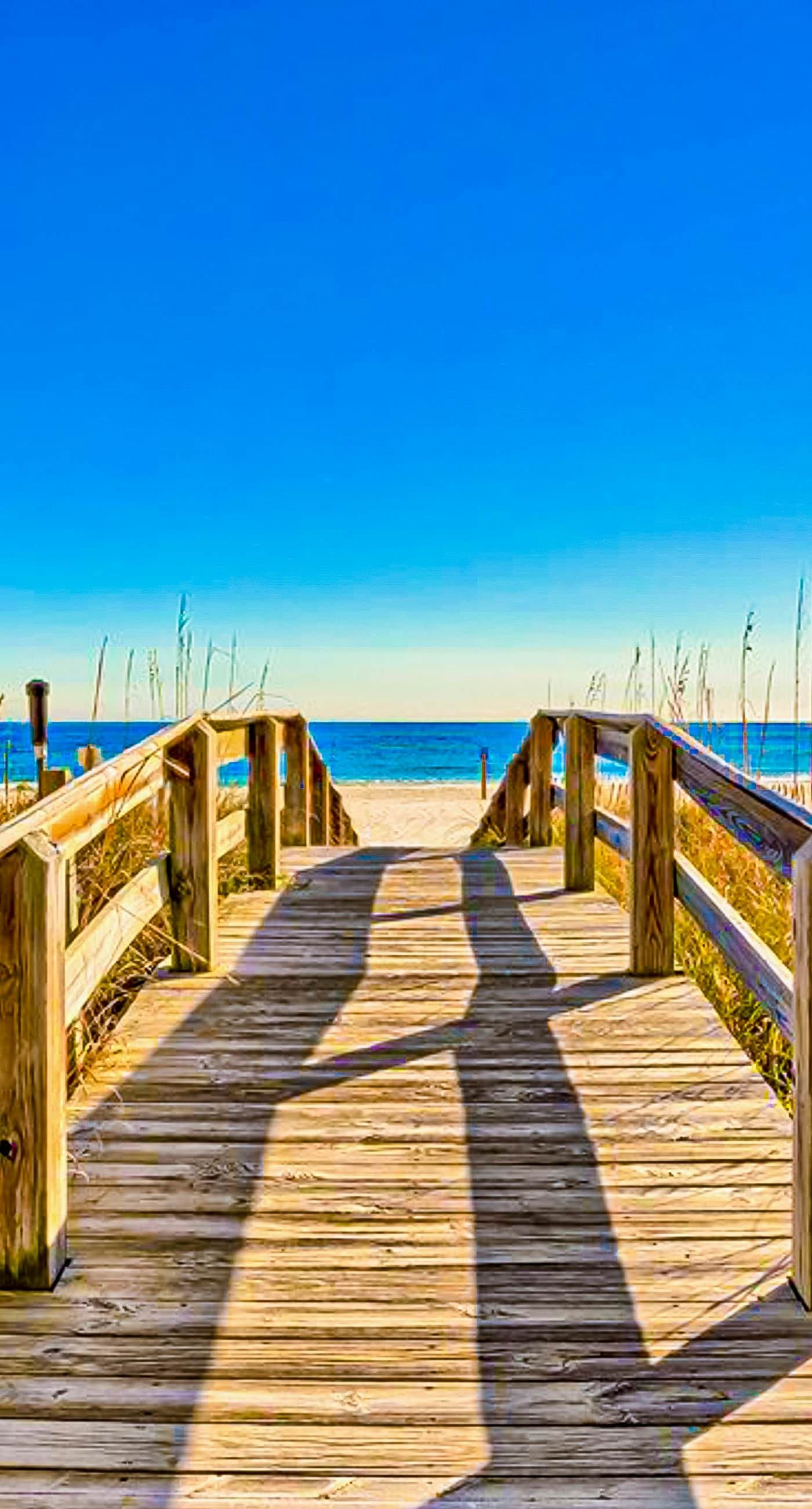 Gulf-front condo with beach access, private balcony, hot tub, pools & BBQ