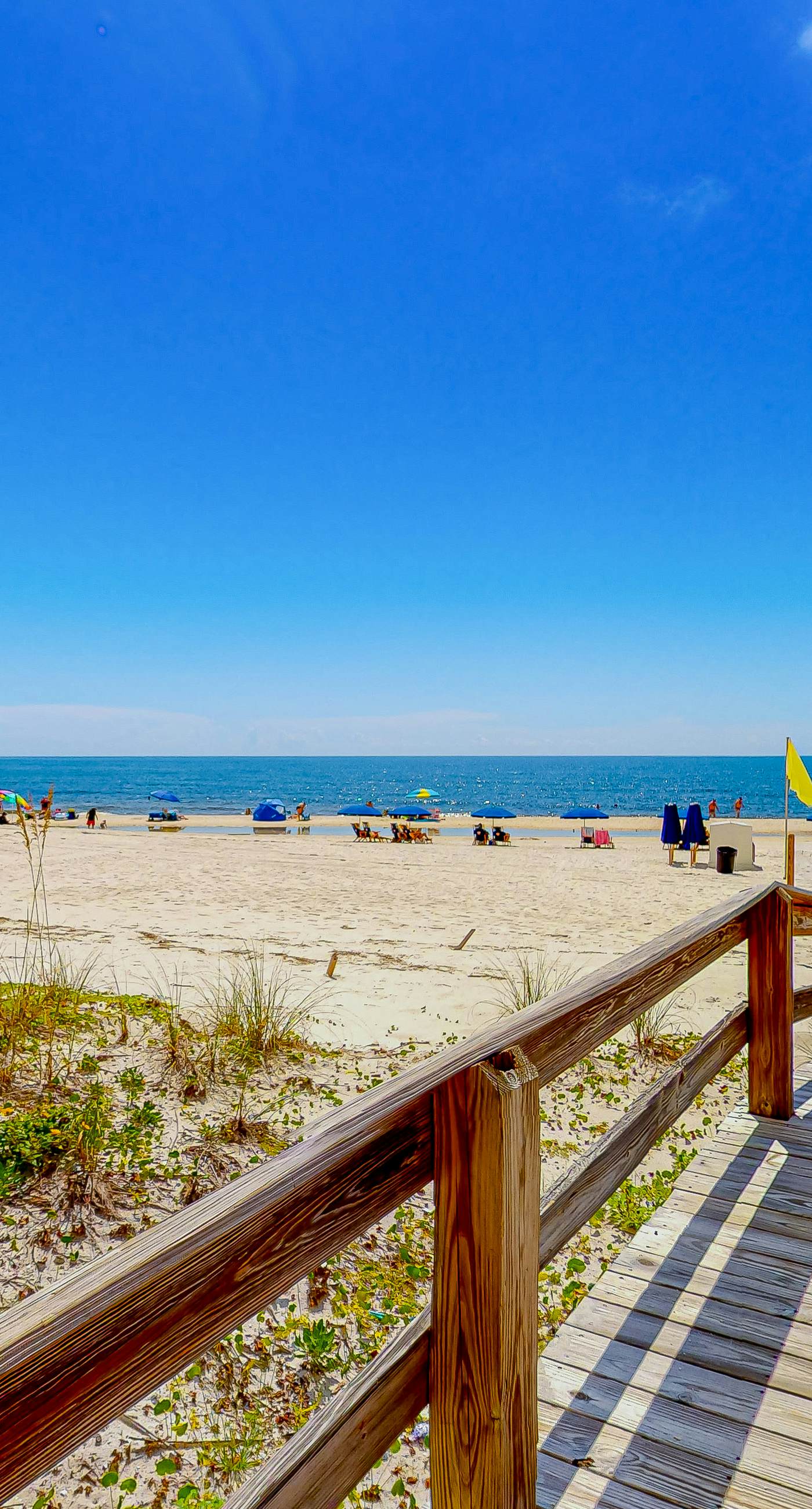 Gulf-front condo with beach access, private balcony, hot tub, pools & BBQ