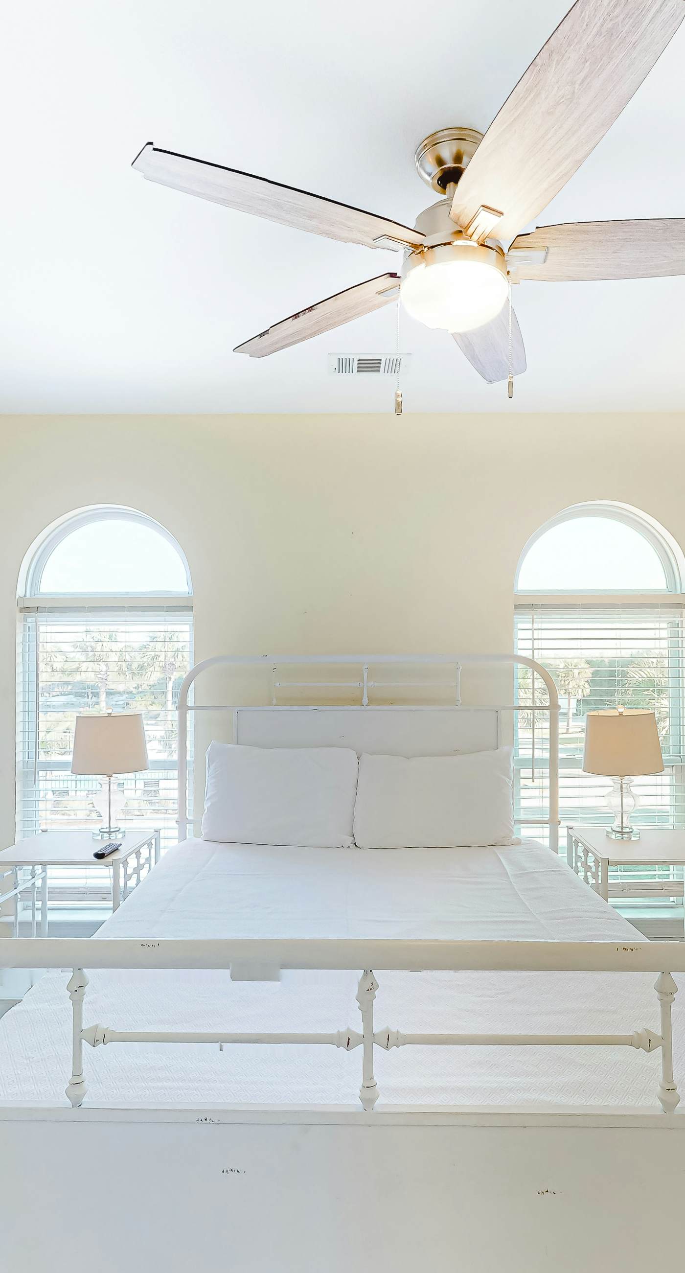 Beachfront home with gorgeous Gulf view, boardwalk, 3 decks & pool access