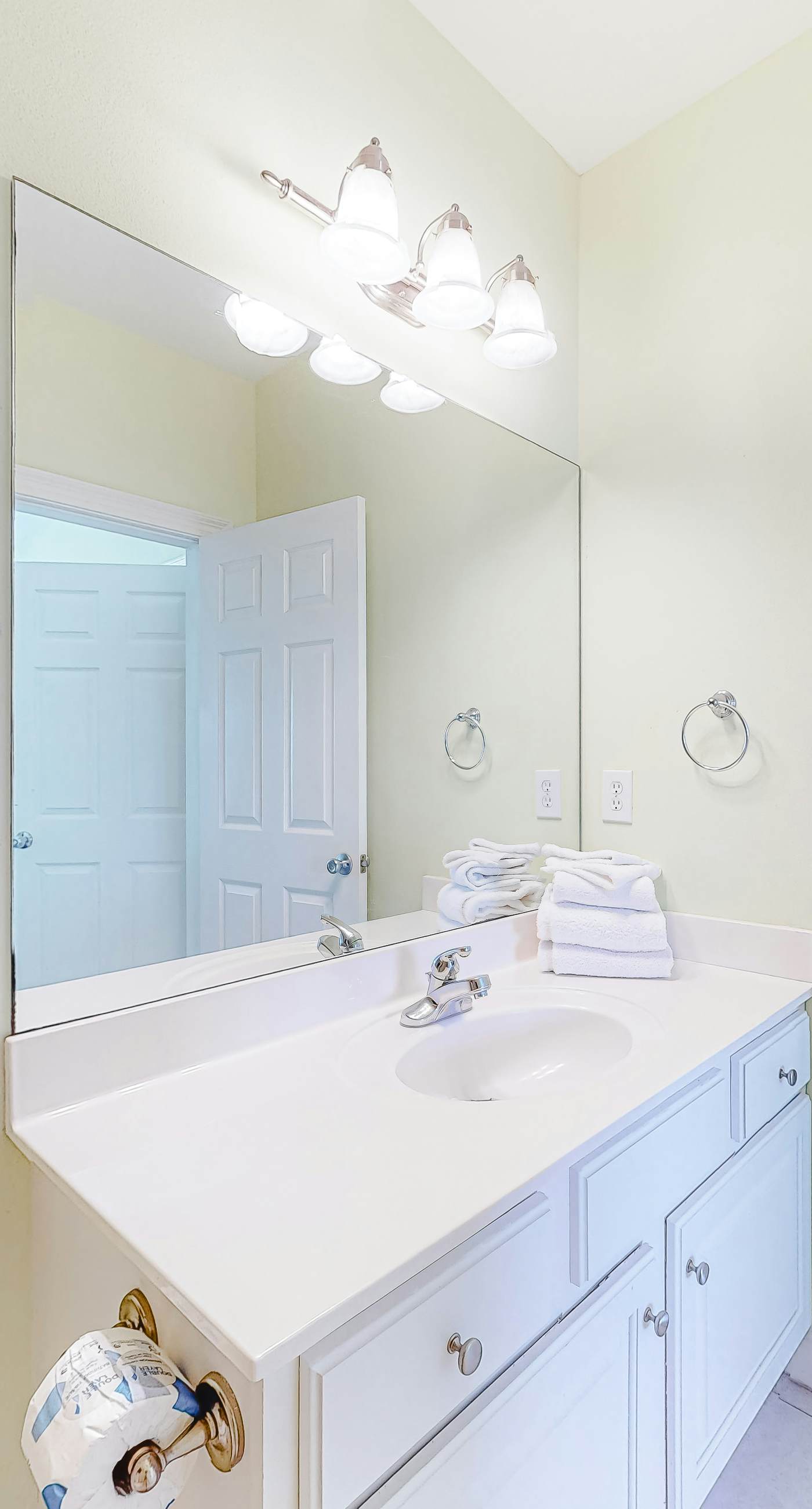 Beachfront home with gorgeous Gulf view, boardwalk, 3 decks & pool access