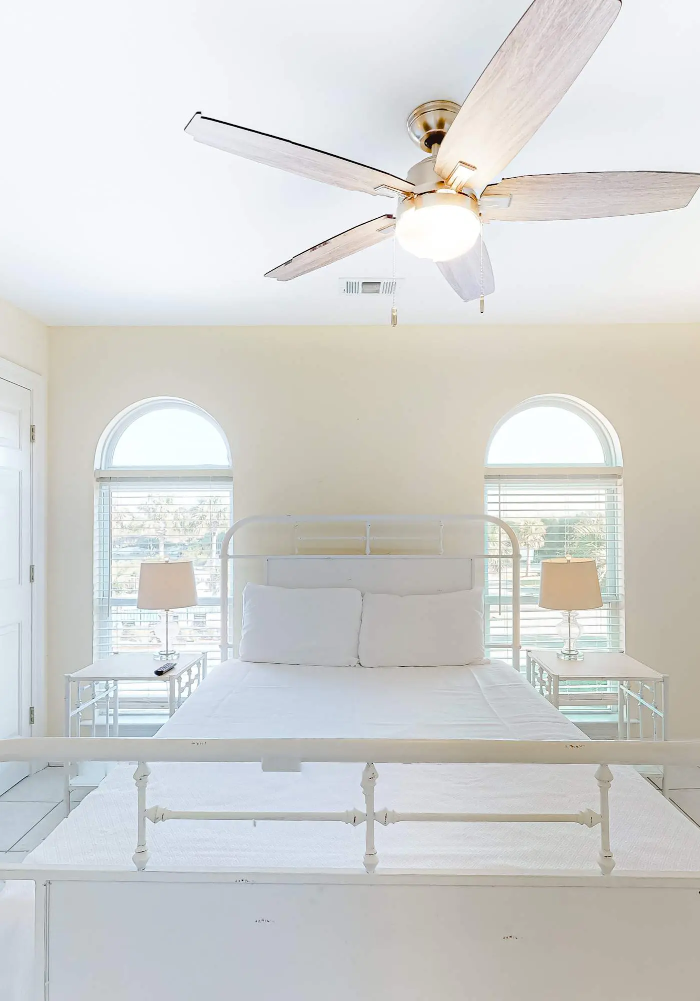 Beachfront home with gorgeous Gulf view, boardwalk, 3 decks & pool access