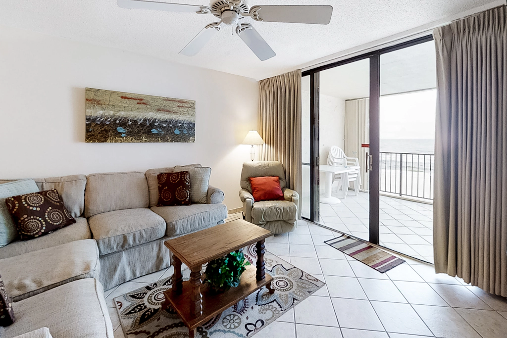 Gulf-Front Condo w Balcony, Great Beach Views & Shared Pools