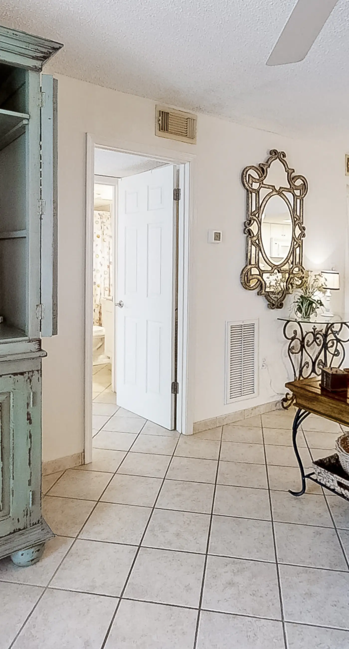 Gulf-Front Condo w Balcony, Great Beach Views & Shared Pools