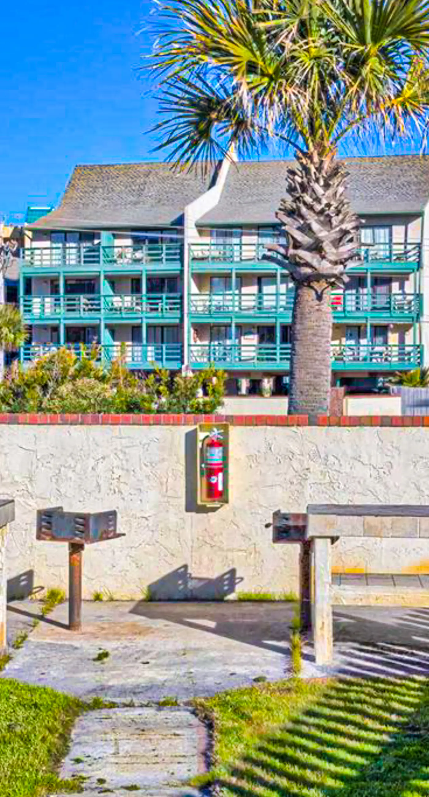 Gulf-Front Condo w Balcony, Great Beach Views & Shared Pools
