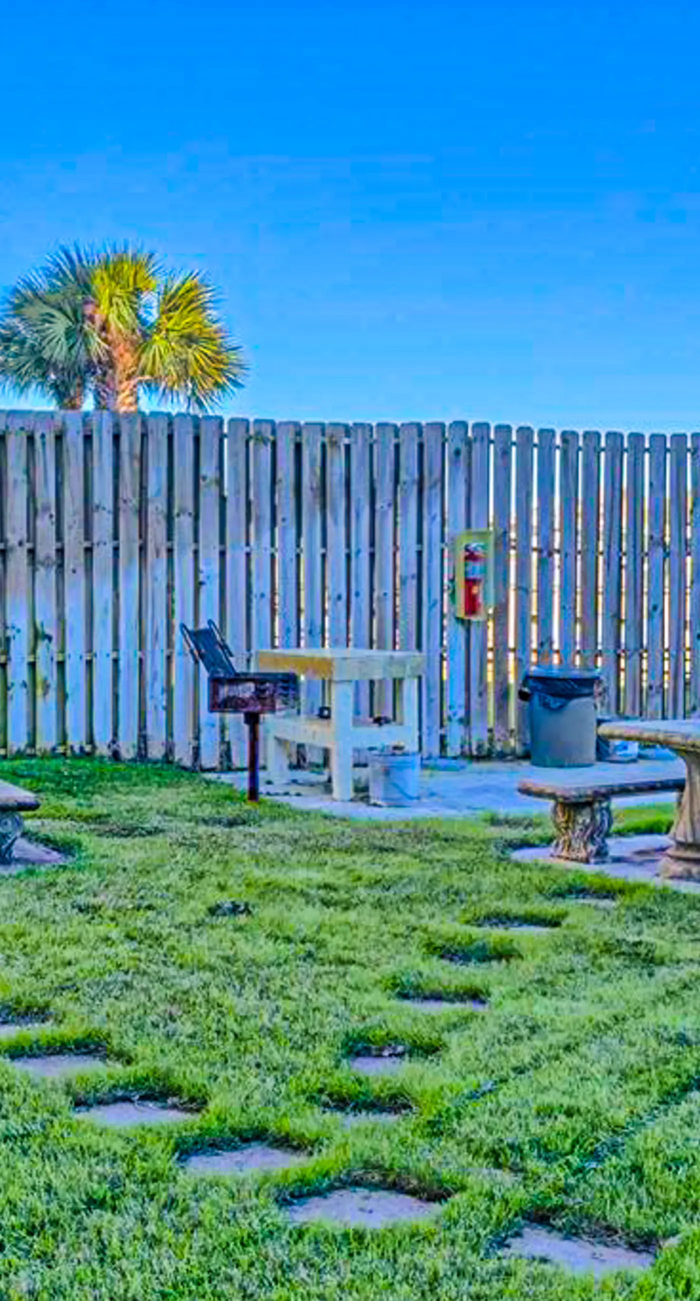 Gulf-Front Condo w Balcony, Great Beach Views & Shared Pools