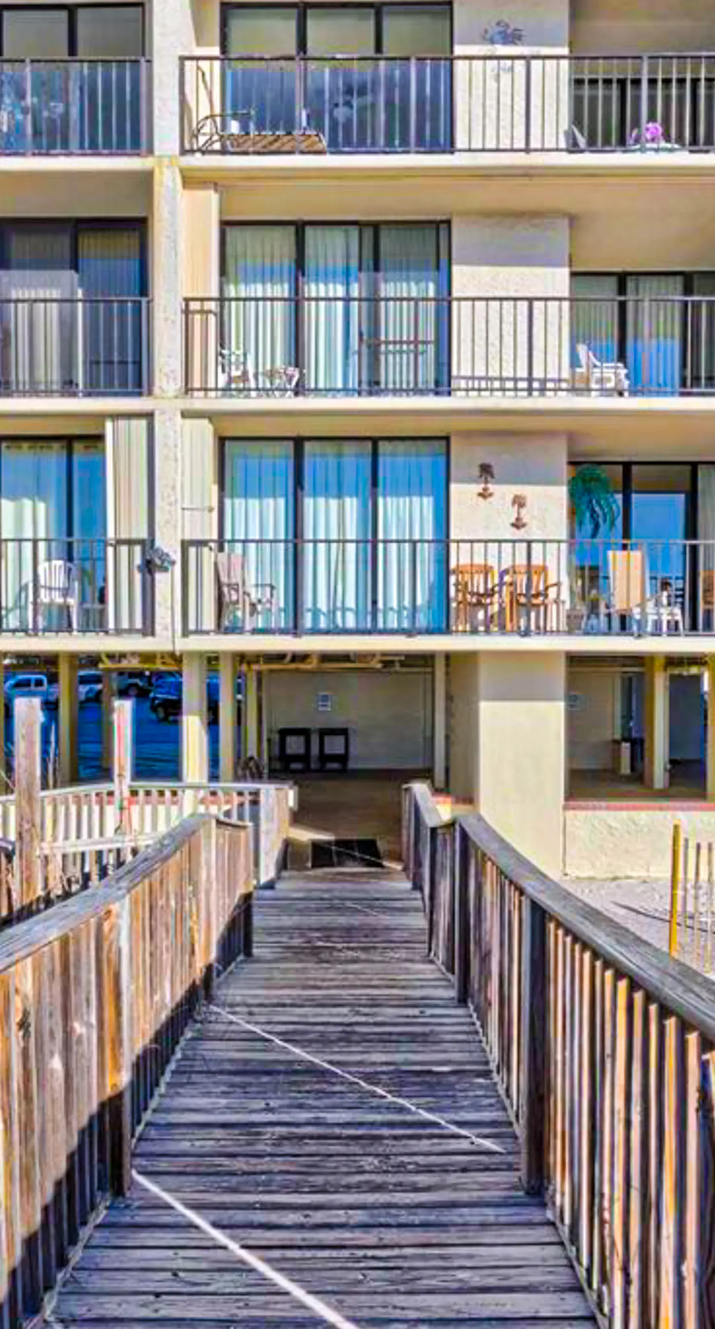 Gulf-Front Condo w Balcony, Great Beach Views & Shared Pools