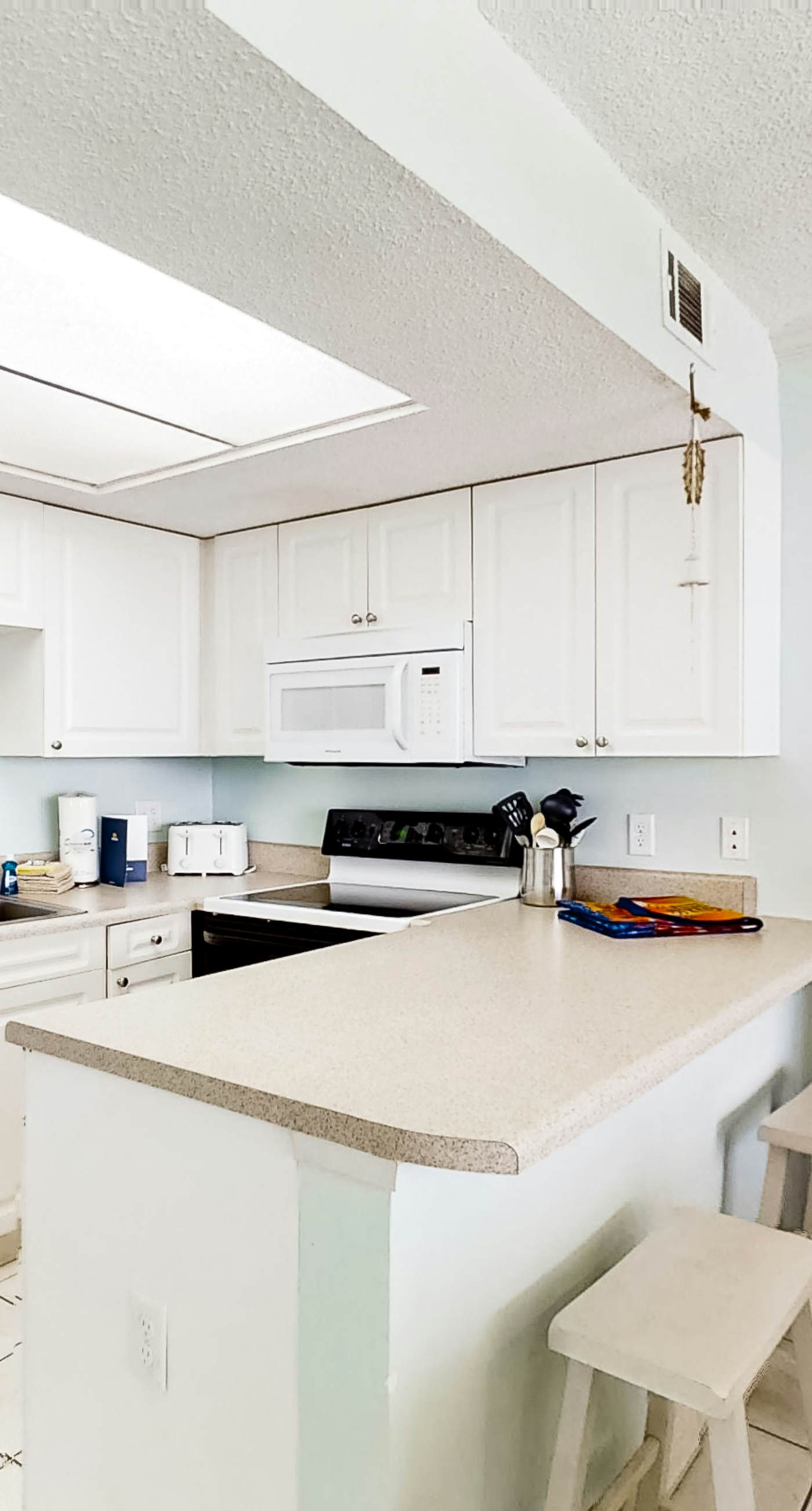 Beachfront Condo with Gorgeous Gulf View, Balcony & Shared Pools