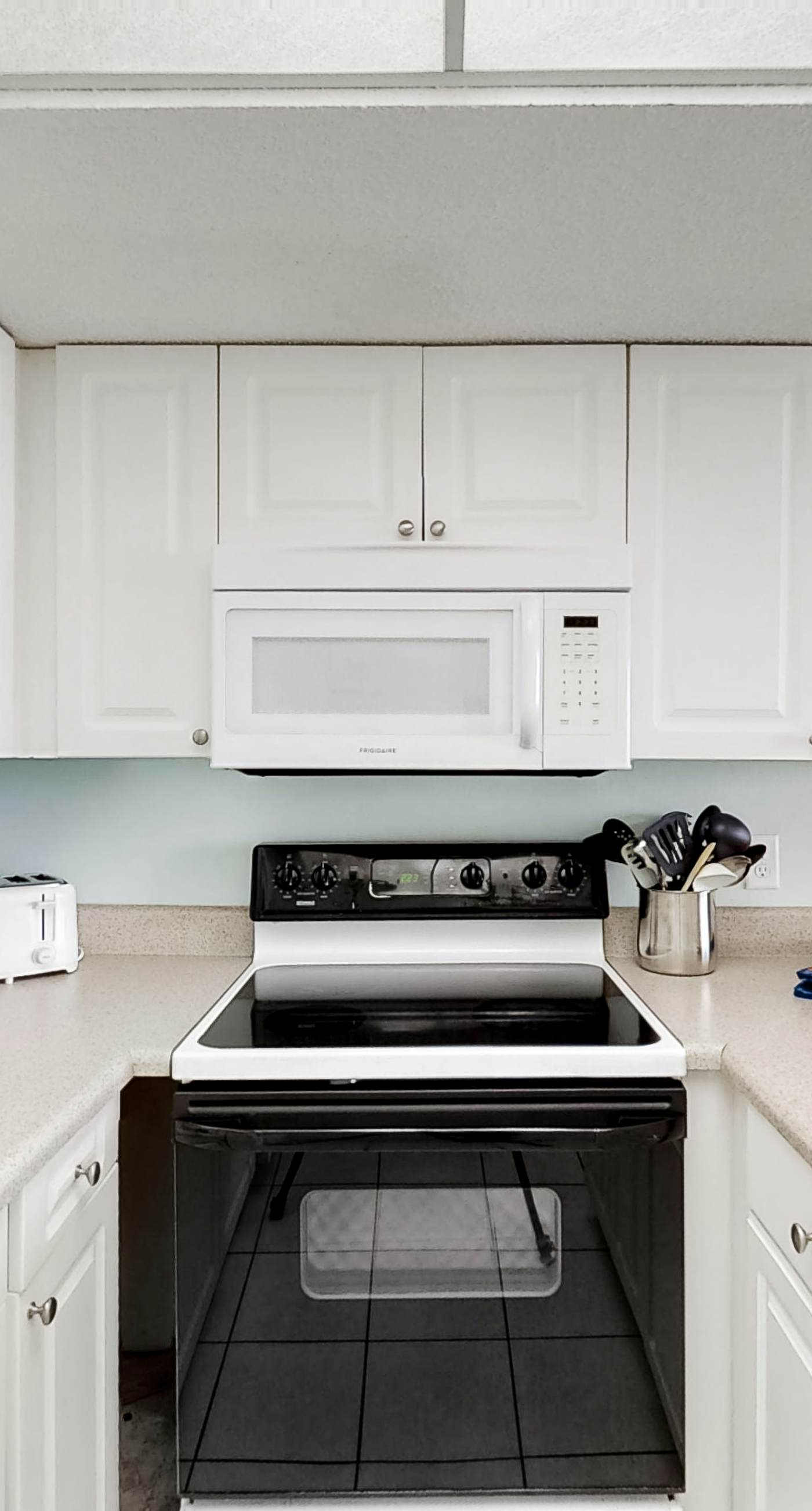 Beachfront Condo with Gorgeous Gulf View, Balcony & Shared Pools