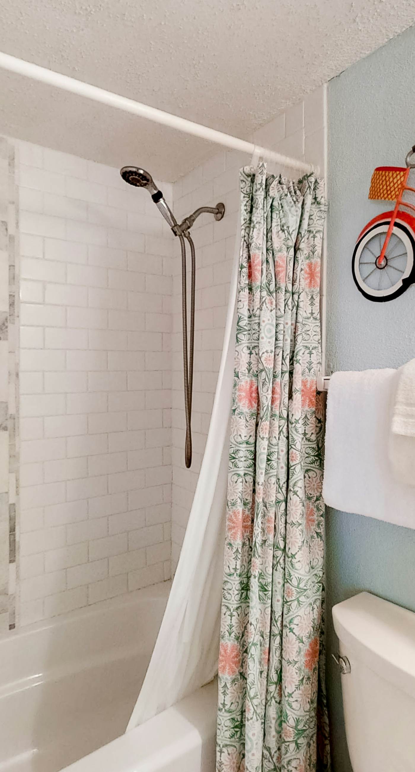 Beachfront Condo with Gorgeous Gulf View, Balcony & Shared Pools