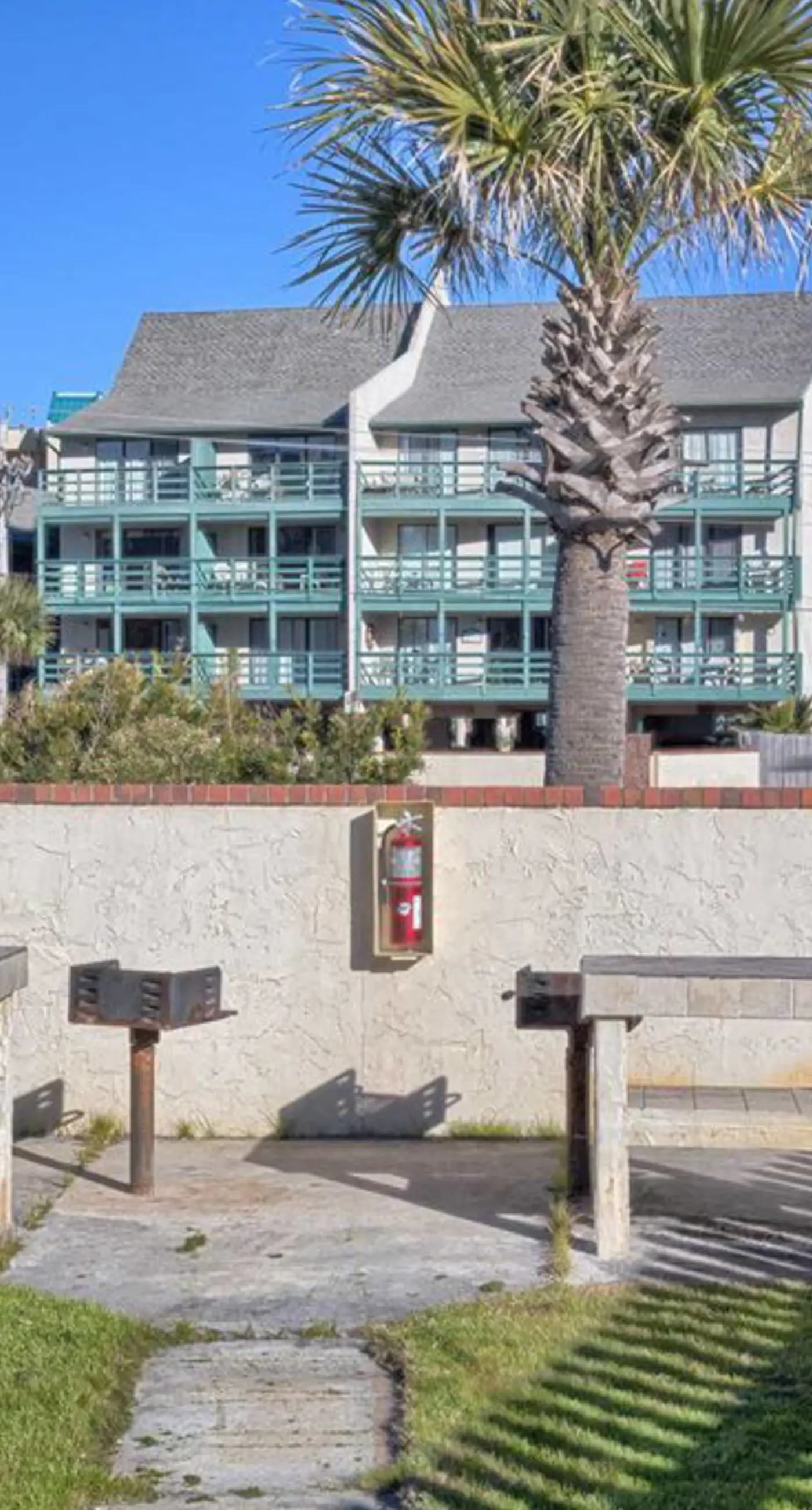 Beachfront Condo with Gorgeous Gulf View, Balcony & Shared Pools