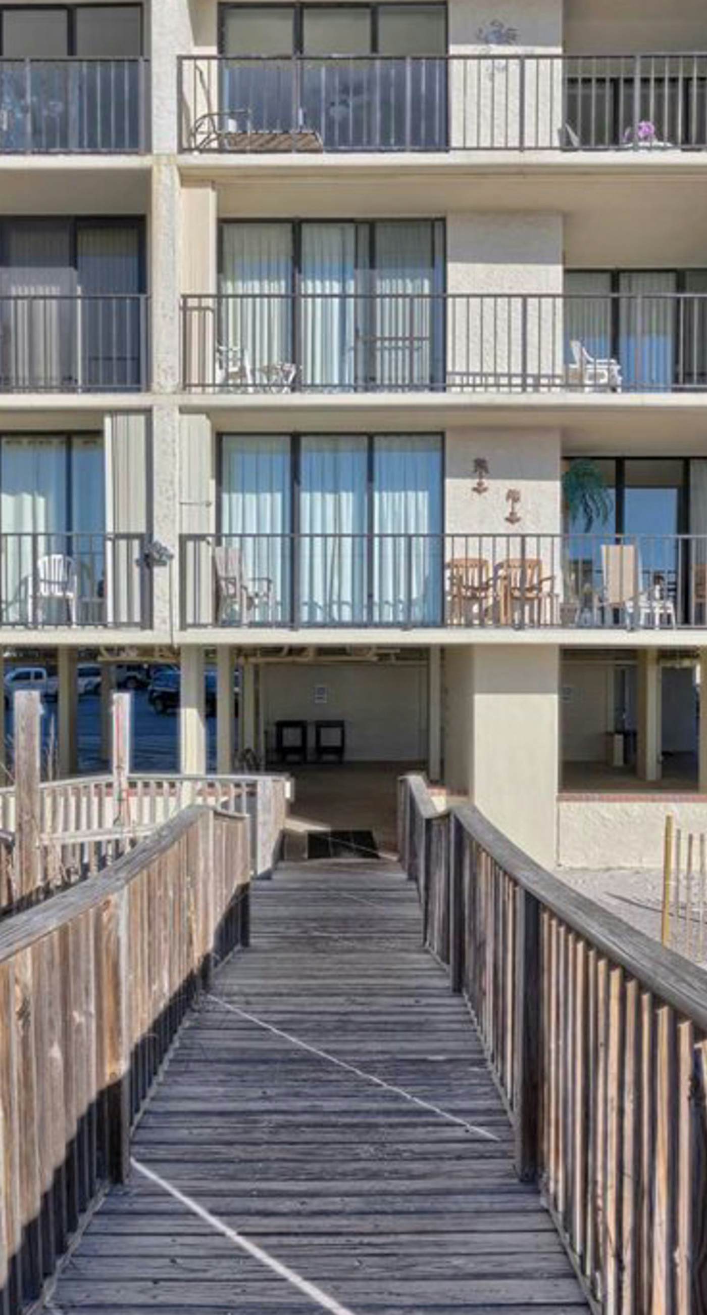 Beachfront Condo with Gorgeous Gulf View, Balcony & Shared Pools